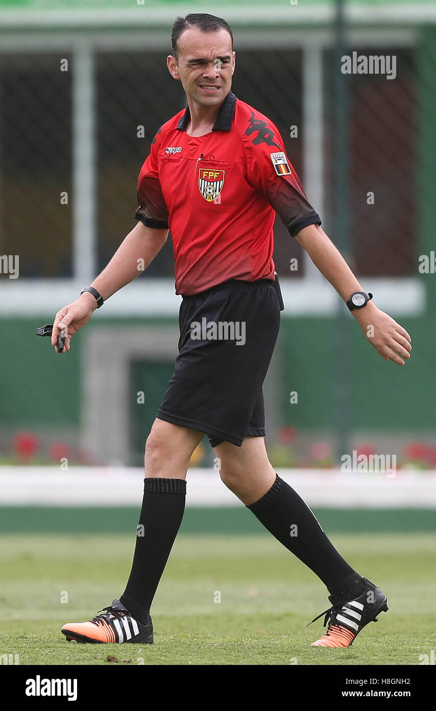 SÃO PAULO, SP - 12.11.2016: TREINO tun PALMEIRAS - die Ausbildung entsprechen Schiedsrichter zwischen Mannschaften aus SE Palmeiras und Flamengo Guarulhos in Football Academy. (Foto: Cesar Greco/Fotoarena) Stockfoto