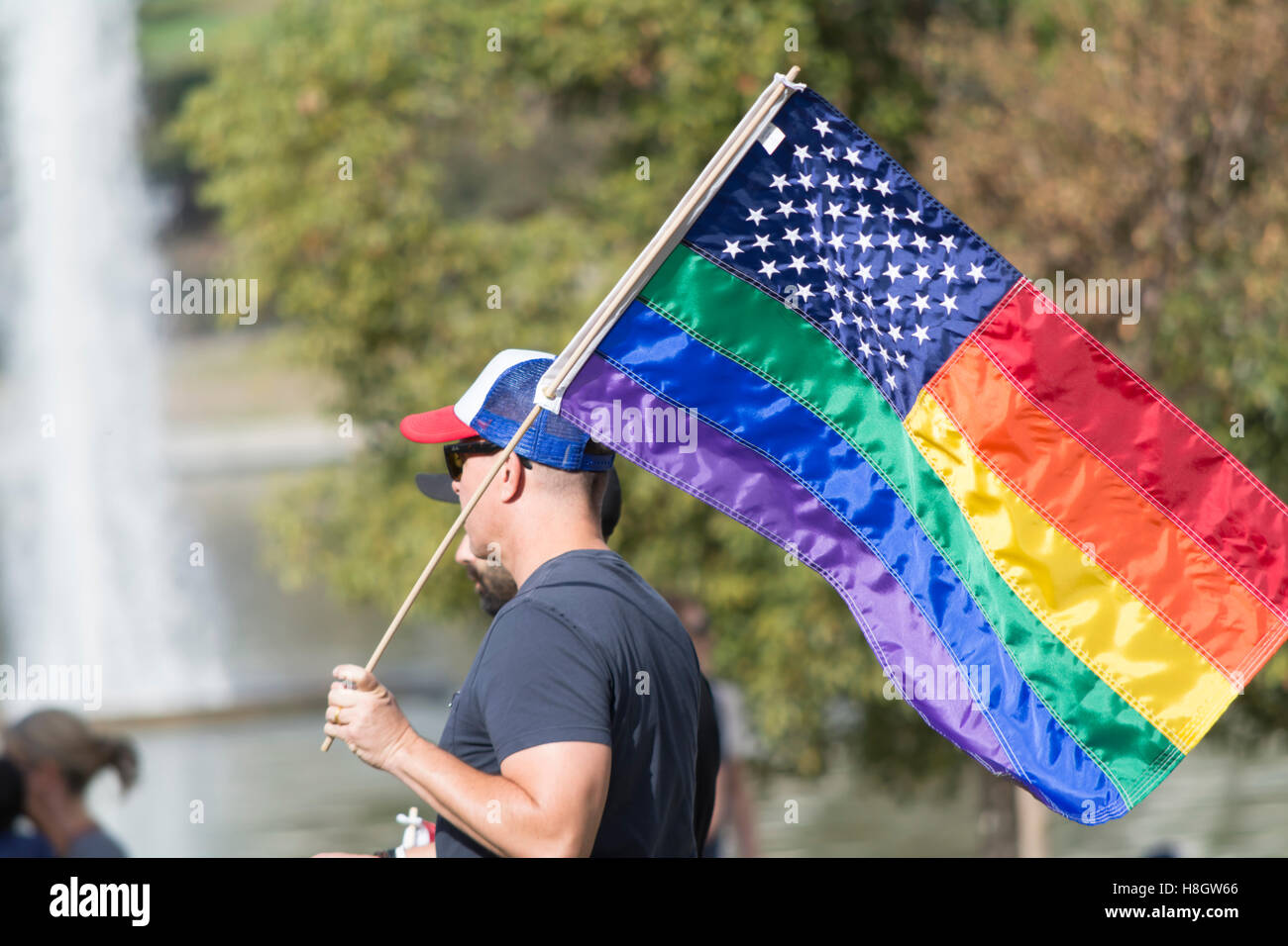 Los Angeles, Kalifornien, USA. 12. November 2016. Trump Demonstranten halten Rallye und März in Downtown Los Angeles. Menge schätzungsweise 8000 Demonstranten von der Los Angeles Polizei Kredit: Chester Brown/Alamy Live News Stockfoto