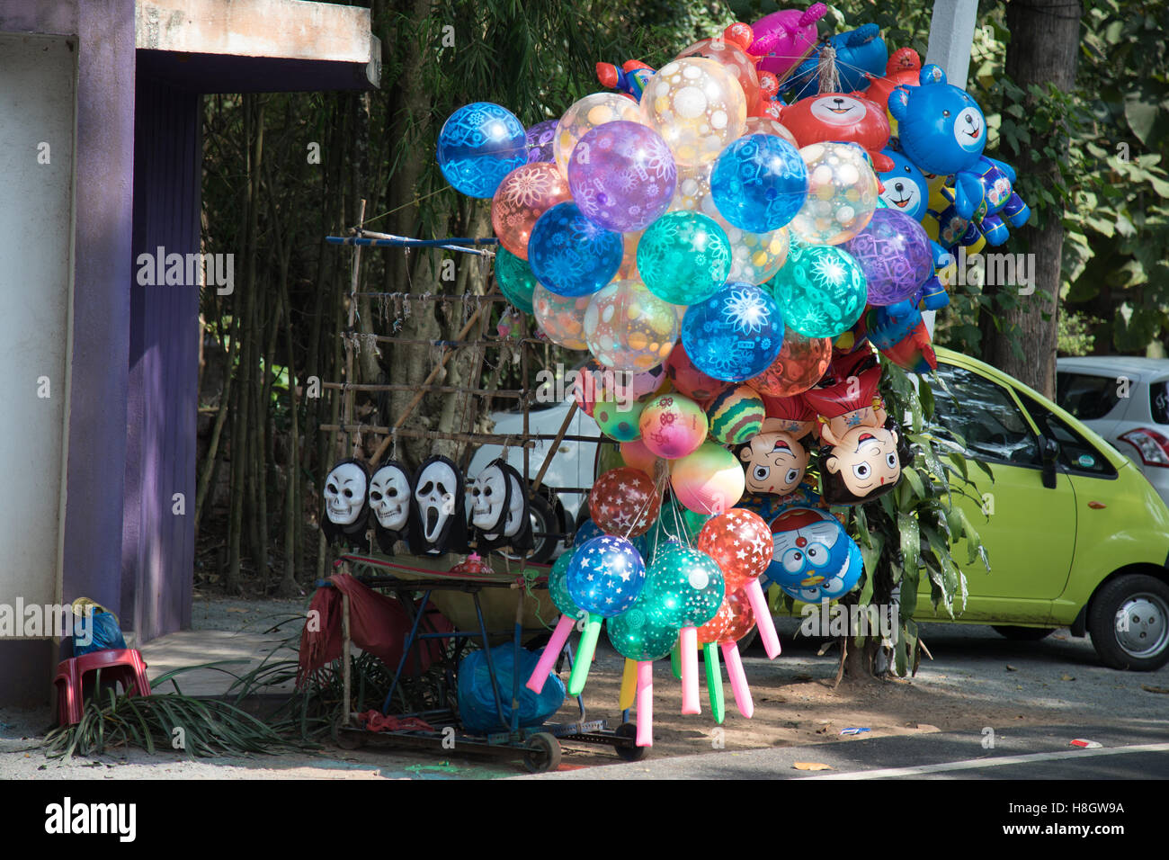 Benaulim, Goa, Indien. Samstag, 12. November 2016.Toy Verkäufer beim katholischen Kirche Festival in Süd-Goa, Indien-Credit: WansfordPhoto/Alamy Live News Stockfoto