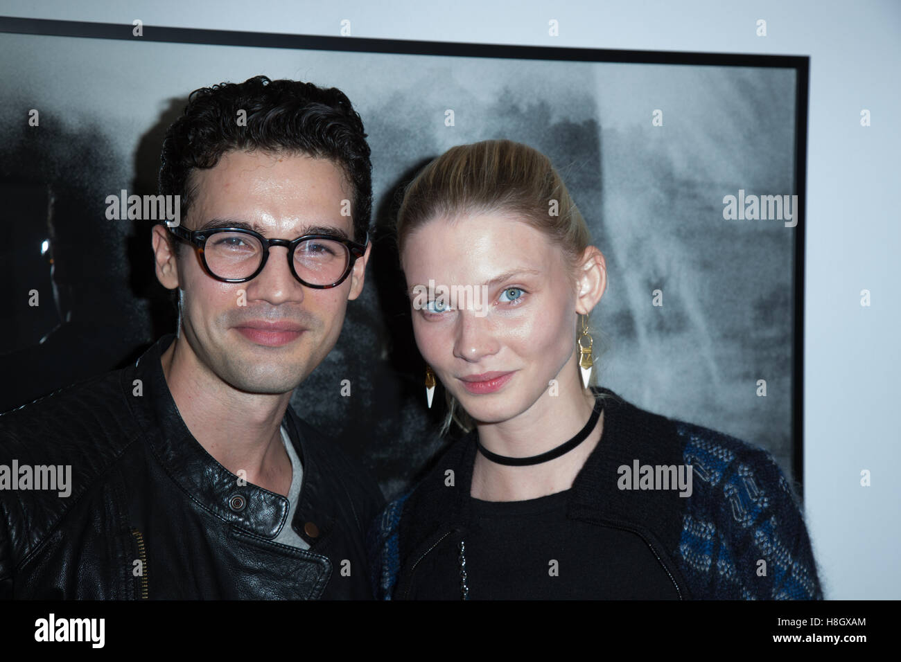 Los Angeles, Kalifornien, USA. 12. November 2016. Schauspieler Steven Strait und Modell Daria Zhemkova besuchen im Nachhinein liegt bei 30/40: A Gruppe Fotoausstellung im The Salon (bei automatischer Schweiß) am 12. November 2016 in Los Angeles, Kalifornien. Credit: Foto Zugang/Ala Stockfoto