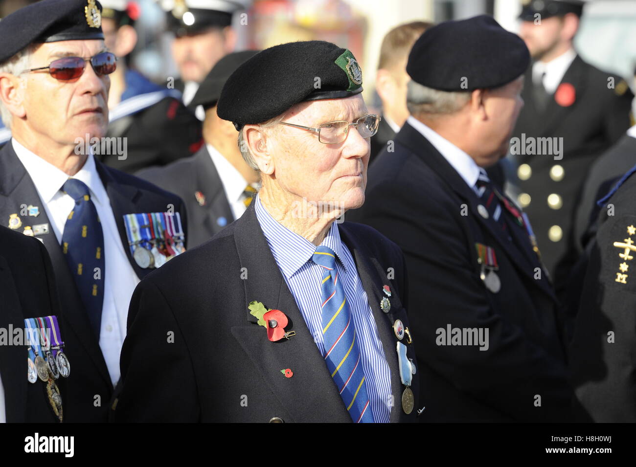 Weymouth, Dorset, UK. 13. November 2016. Veteranen der Erinnerung Sonntagsgottesdienst und Parade am Kriegerdenkmal Weymouth an der Esplanade in Dorset.   Foto von Graham Hunt/Alamy Live-Nachrichten Stockfoto