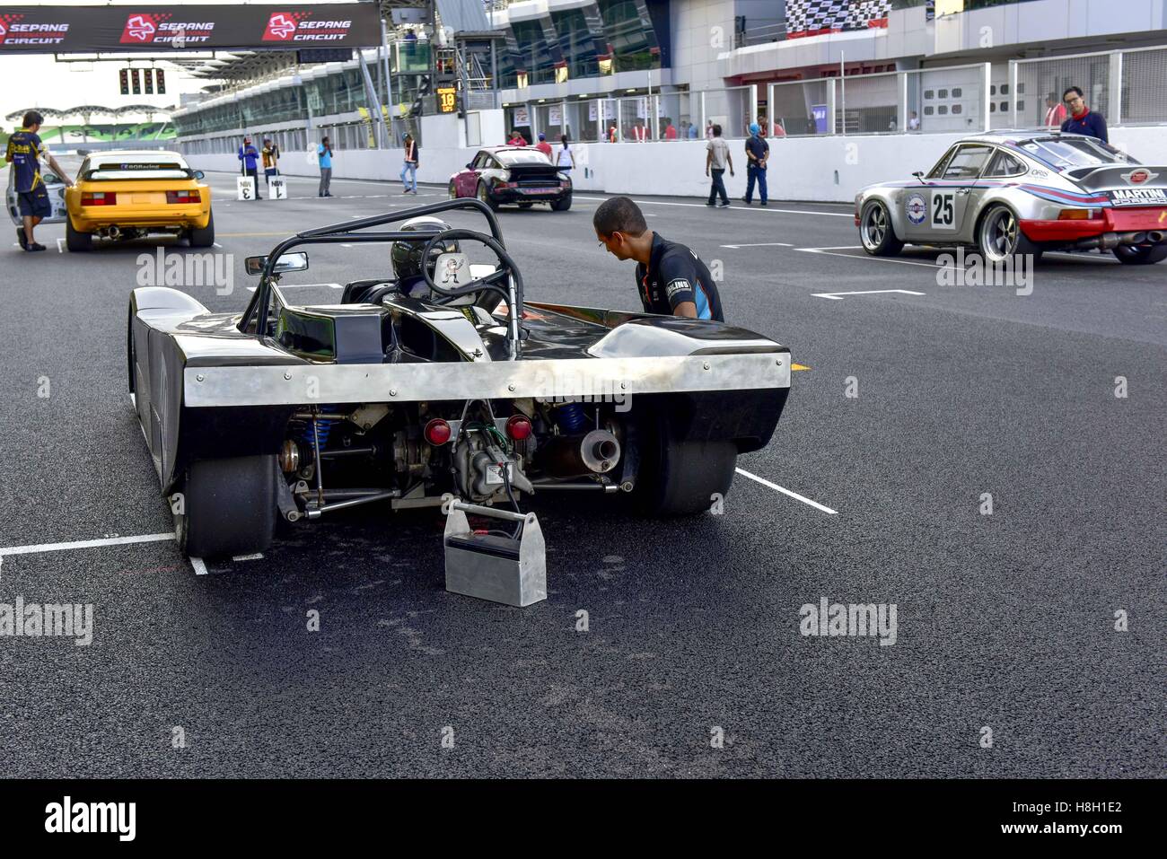 Kuala Lumpur, MALAYSIA. 12. November 2016. Gesamtansicht der Beginn der Asien Classic Car Challenge am 12. November 2016, auf Sepang International Circuit in Kuala Lumpur, Malaysia. © Chris Jung/ZUMA Draht/Alamy Live-Nachrichten Stockfoto