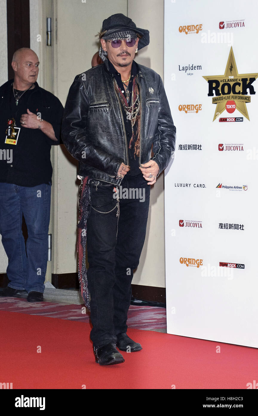 Tokio, Japan. 11. November 2016. Johnny Depp posiert auf dem roten Teppich für die Classic Rock Awards 2016 in Ryogoku Kokugikan 11. November 2016 in Tokio, Japan. | Nutzung weltweit © Dpa/Alamy Live-Nachrichten Stockfoto