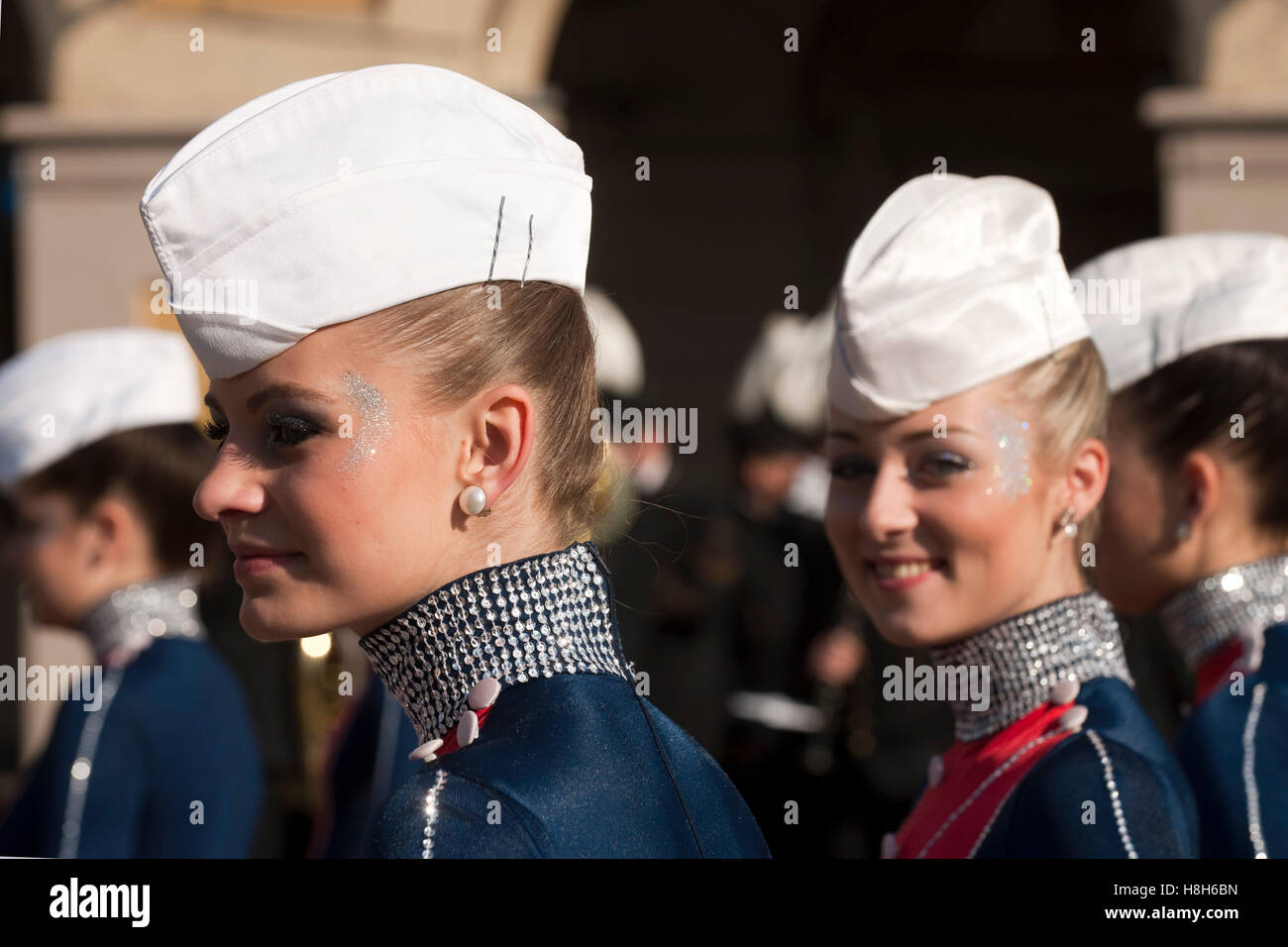 Frankreich, Cote d ' Azur, Nizza, Karneval, Tänzerinnen der Place Garibaldi Stockfoto