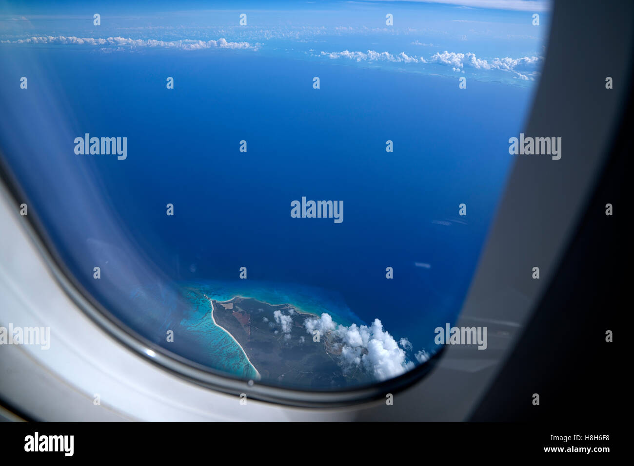 Wolken über Bahama-Inseln. vom Flugzeug. Stockfoto