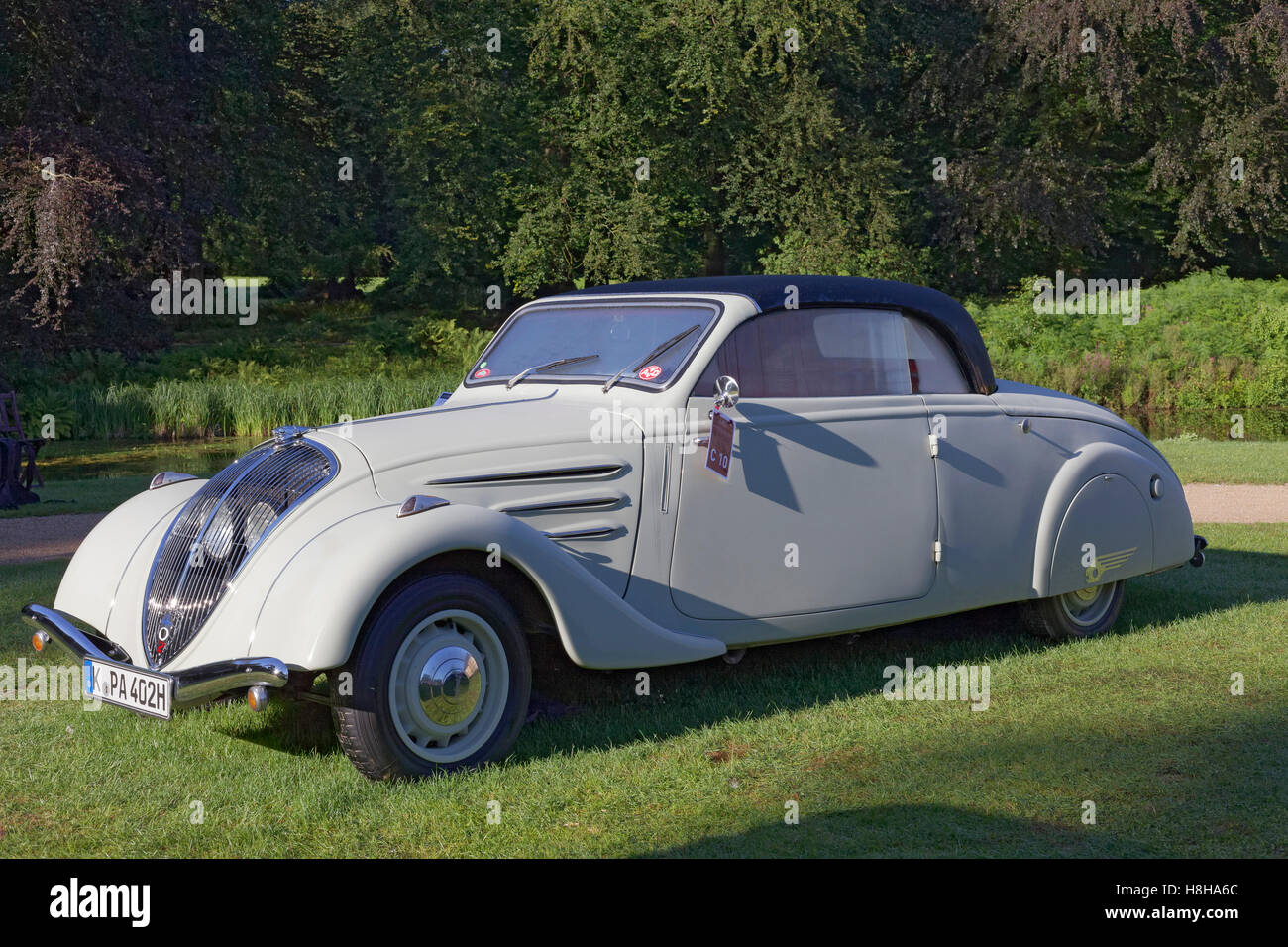 Peugeot 402 Eclipse, Cabriolet aus dem Jahr 1940, französische Oldtimer, Jüchen Schloss Dyck Classic Days 2016, Niederrhein Stockfoto