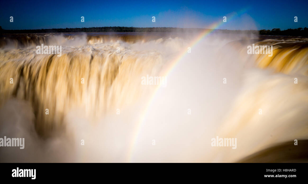 Iguazu Falls Wasserfälle in Argentinien mit Regenbogen Stockfoto