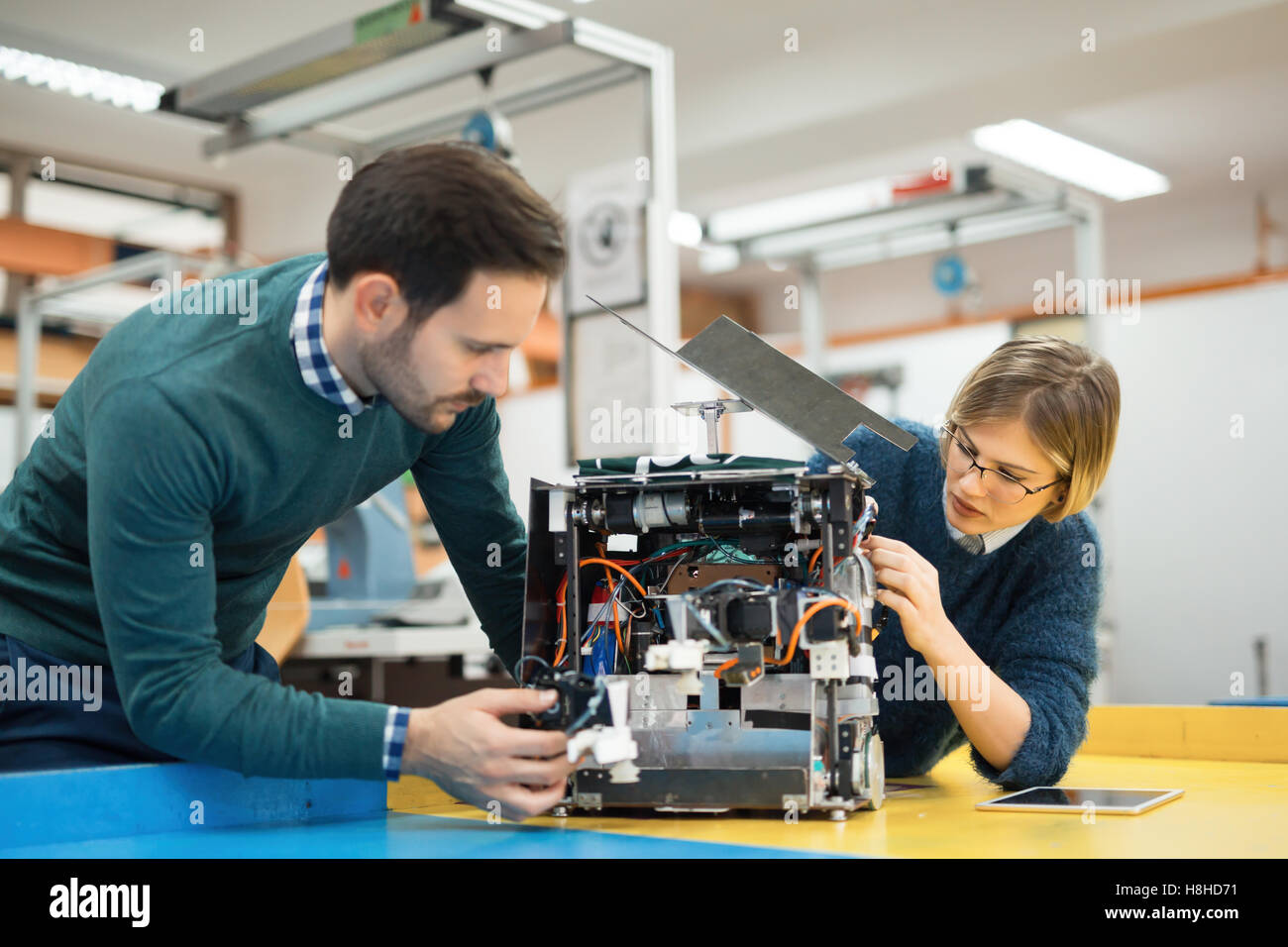 Engineering-Robotik-Klasse Teamarbeit von Studenten Stockfoto