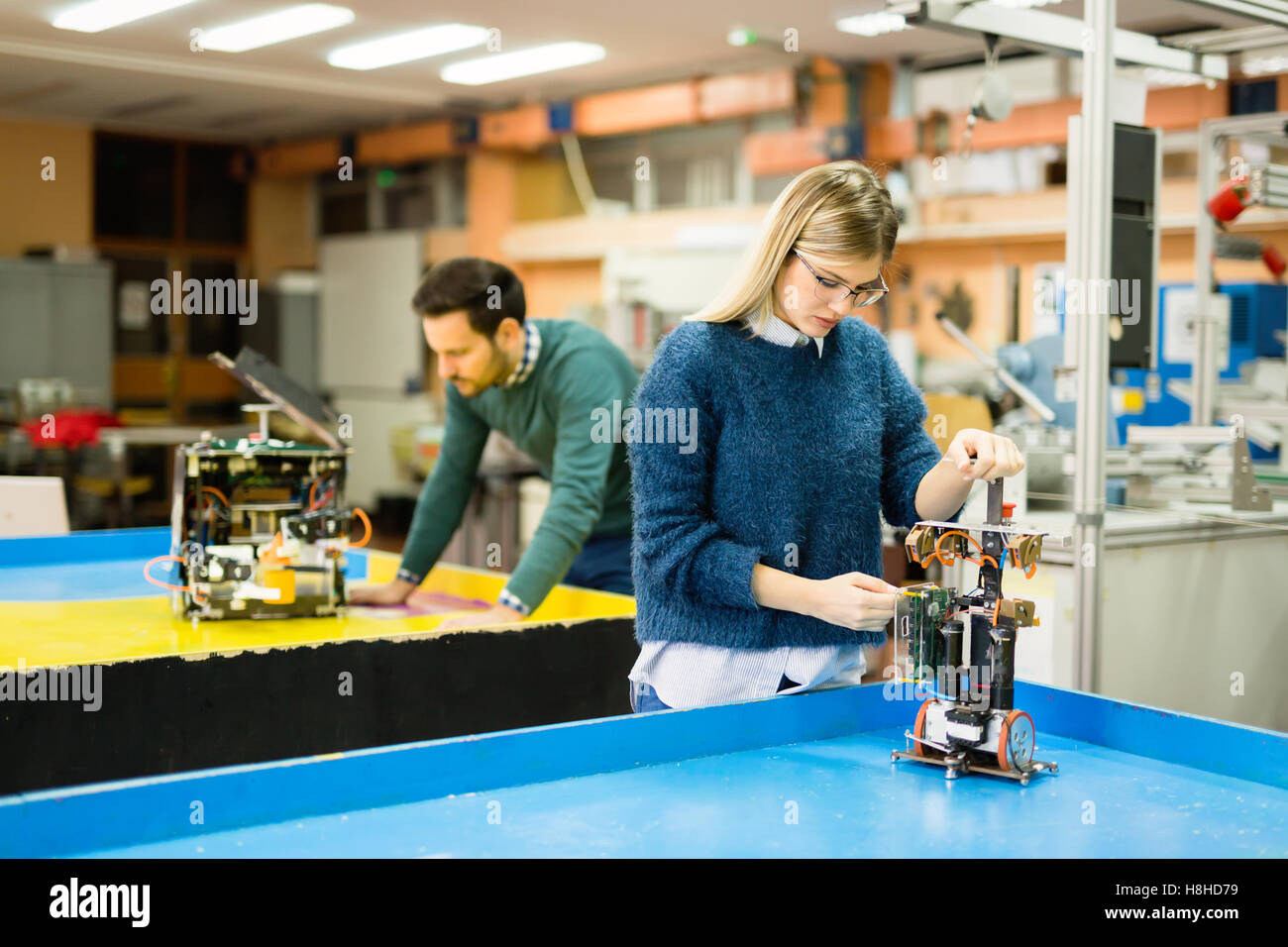 Engineering-Robotik-Klasse Teamarbeit von Studenten Stockfoto