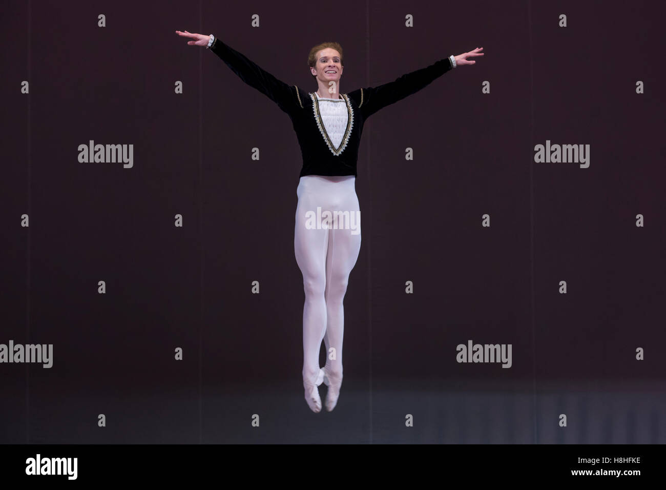 Ballett-Tänzerin Ivan Titov Ballett führt auf der Bühne im Theater Moskau, Russland Stockfoto