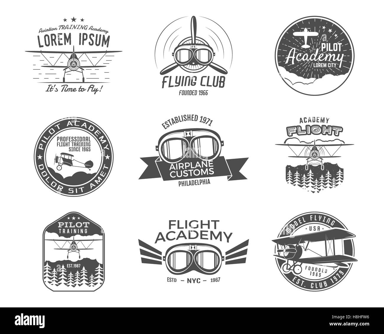 Vintage Flugzeug Embleme. Doppeldecker-Etiketten. Retro-Flugzeug Abzeichen, Design-Elemente. Aviatik-Briefmarken-Kollektion. Airshow-Logo und Schriftzug. Fliegen Sie, Propeller, Brille, alte Ikone, Patches, isoliert Stockfoto