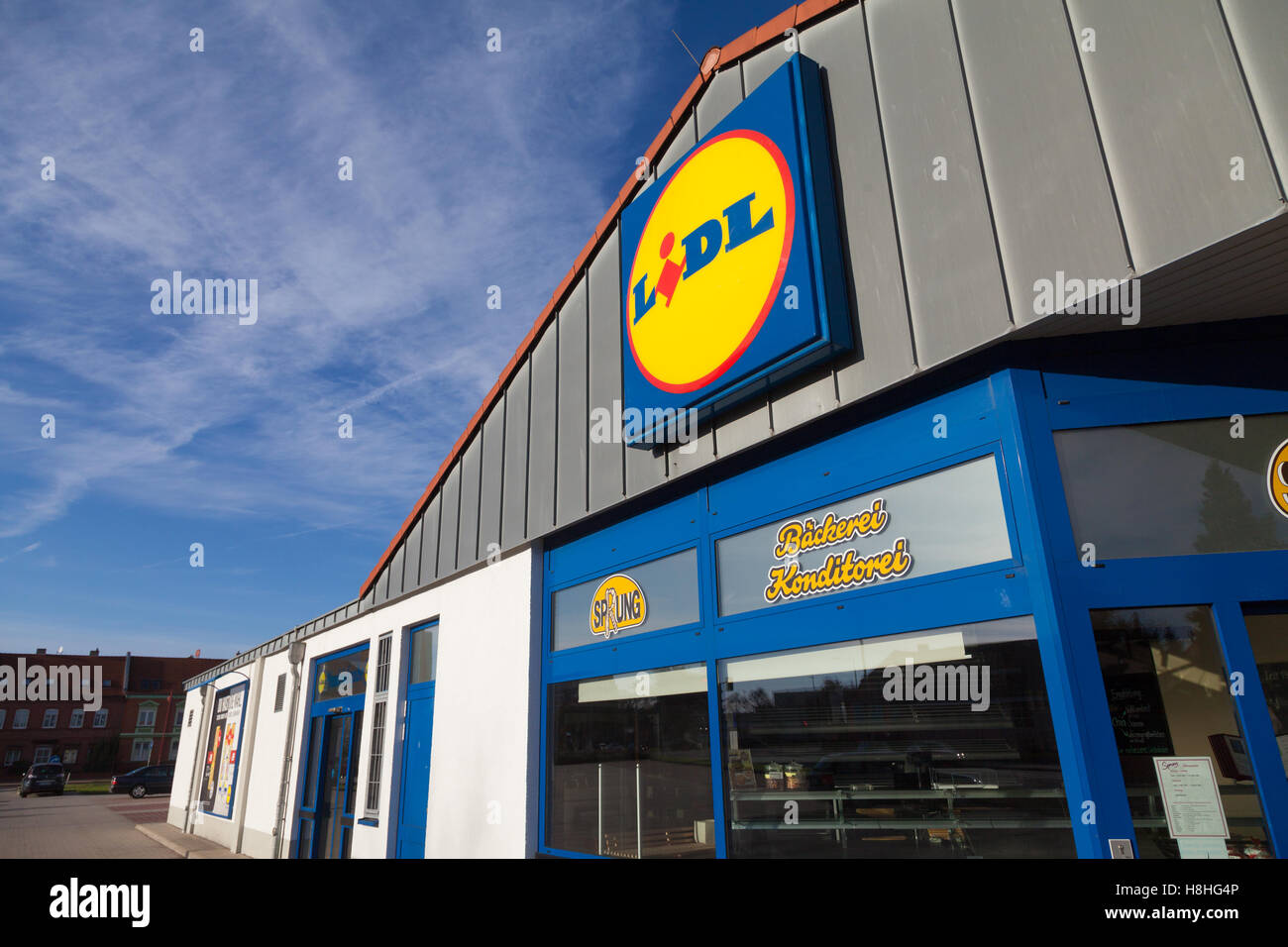 BURG / Deutschland - 13. November 2016: Filiale von LIDL-Supermarkt-Kette. LIDL ist eine deutsche global Rabatt-Supermarkt-Kette, Basis Stockfoto