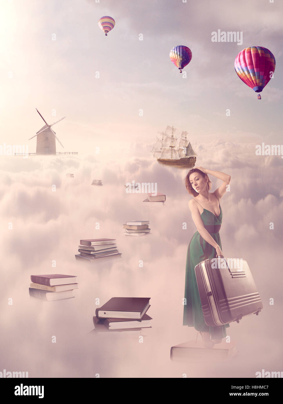 Auf der Suche nach Wissen-Konzept. Fantasie imaginäre Weltbild. Frau zu Fuß über die Buch-Pass über Wolken Himmel mit Windmühle o Stockfoto