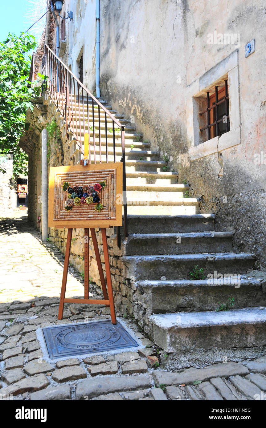 Dekoration vor Treppen des Künstlers Shop einladende Shopper vorbei Stockfoto