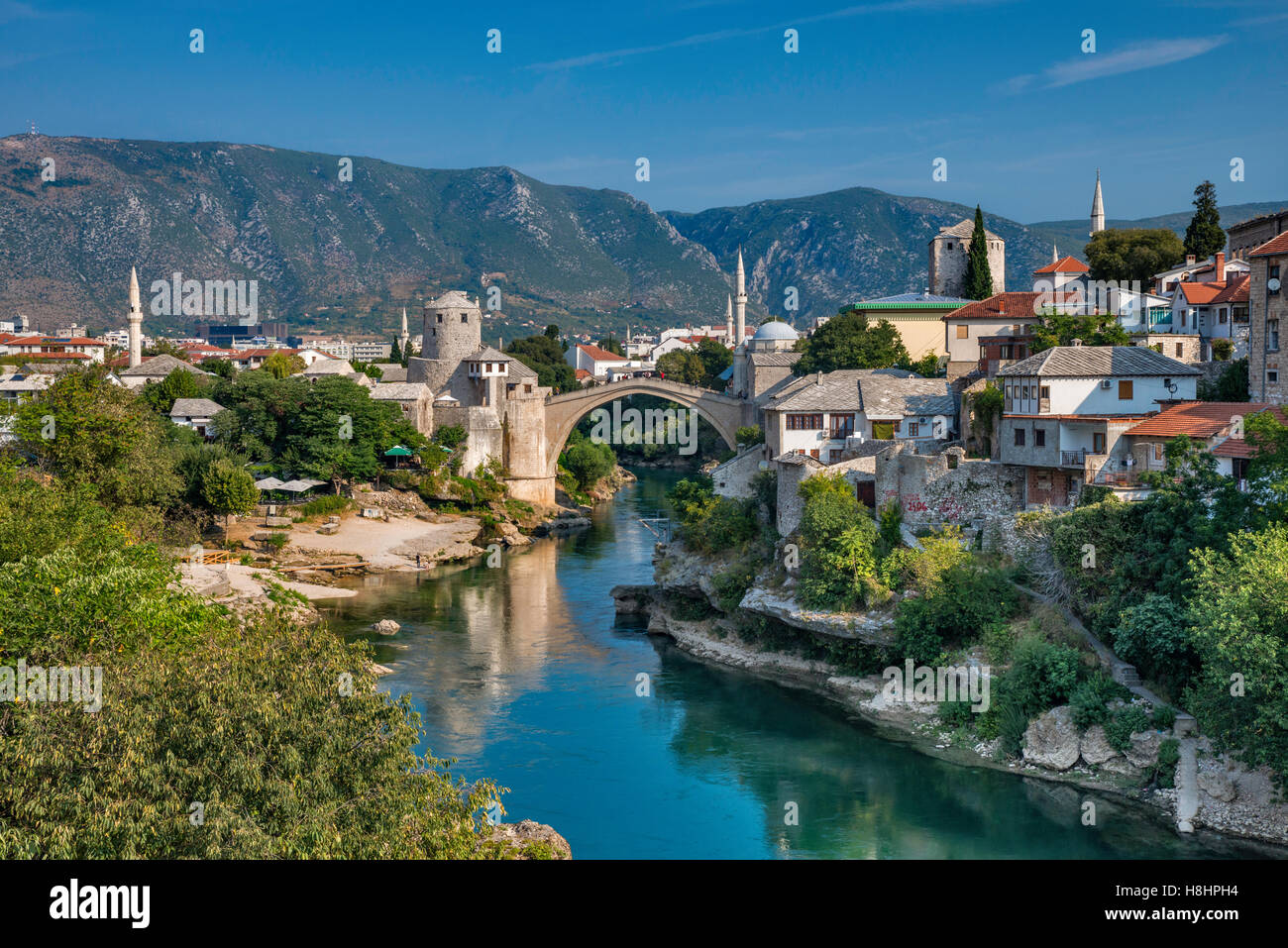 Altstadt über die Neretva in Mostar, Bosnien und Herzegowina Stockfoto