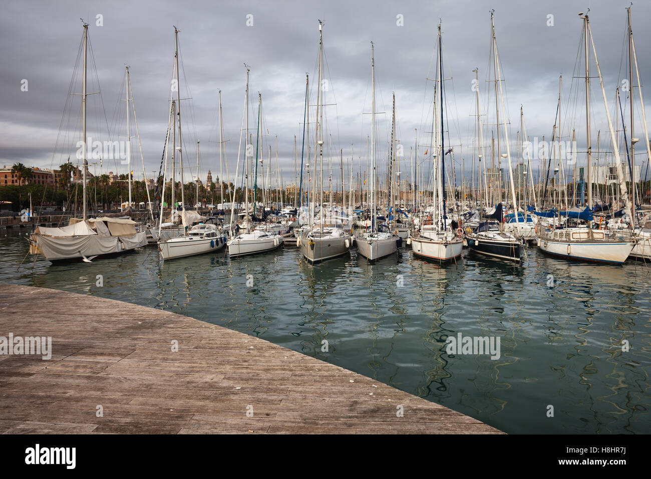 Spanien, Barcelona, Segelboote in Darsena Nacional Marina Port Vell Stockfoto