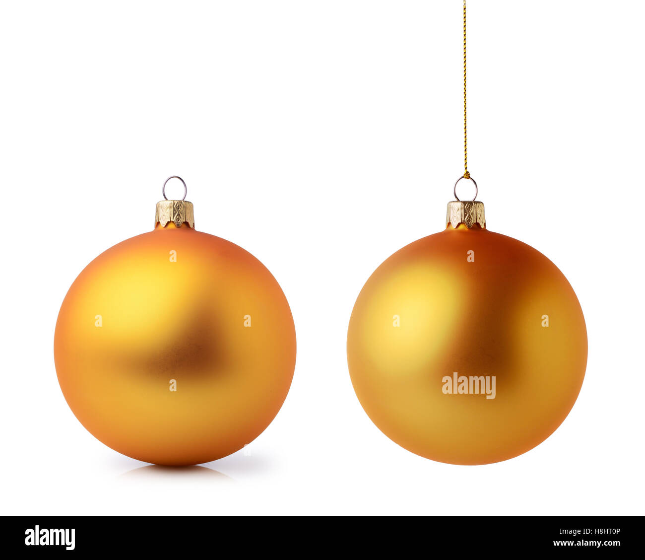 Zwei goldene Weihnachtskugeln isoliert auf weißem Hintergrund Stockfoto