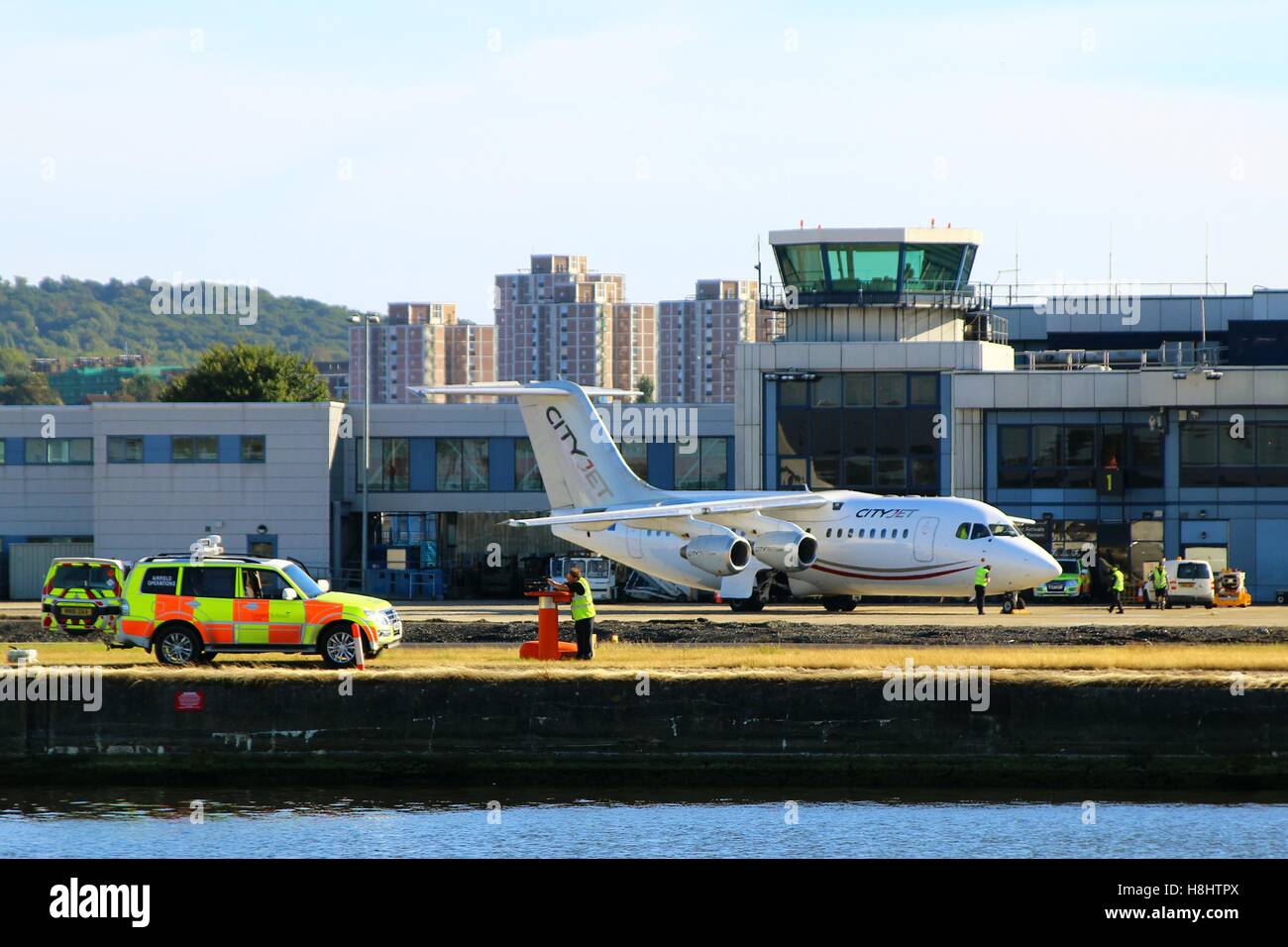 LONDON, UK - 11. September 2016: Eine Avro RJ85 von CityJet auf dem Flugplatz bei MW Stockfoto
