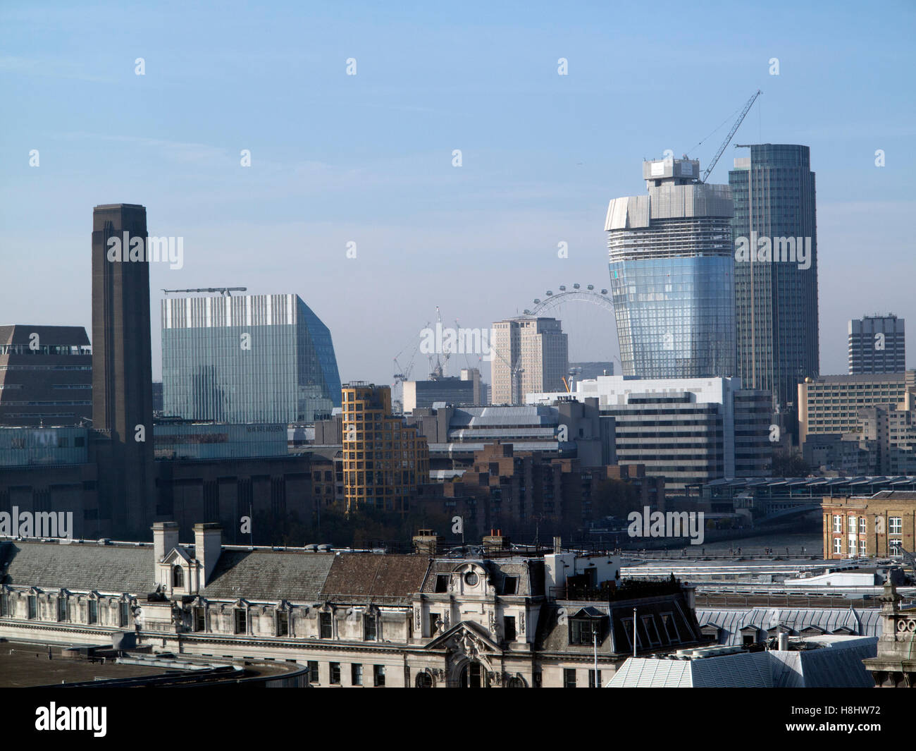 London: Tate Modern, London Eye, OXO Tower, Royal Festival Hall, Nationaltheater und British Film Institute am Südufer Stockfoto