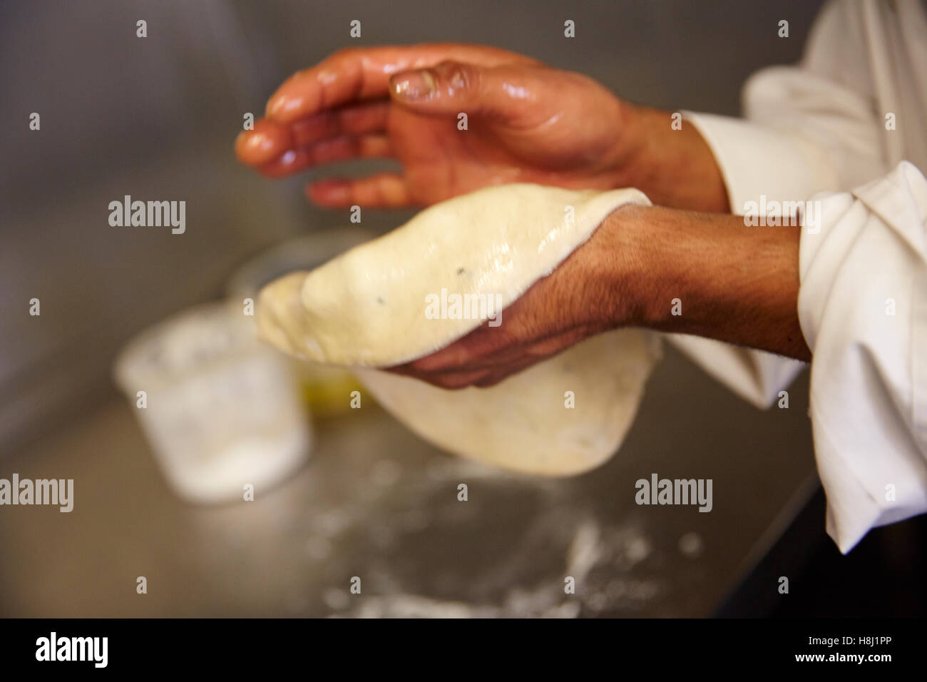 Indisches Restaurant essen Vorbereitung nan Brot Backofen Stockfoto