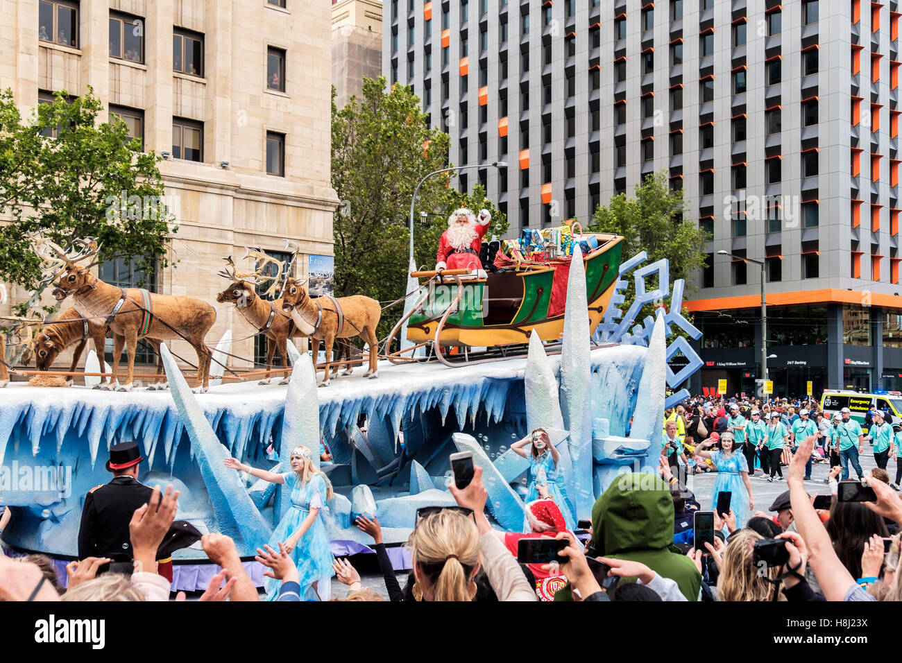 Adelaide, South Australia - 12. November 2016: mehr als 250.000 kam in die Innenstadt, 172 bunten Sets zu sehen. Stockfoto