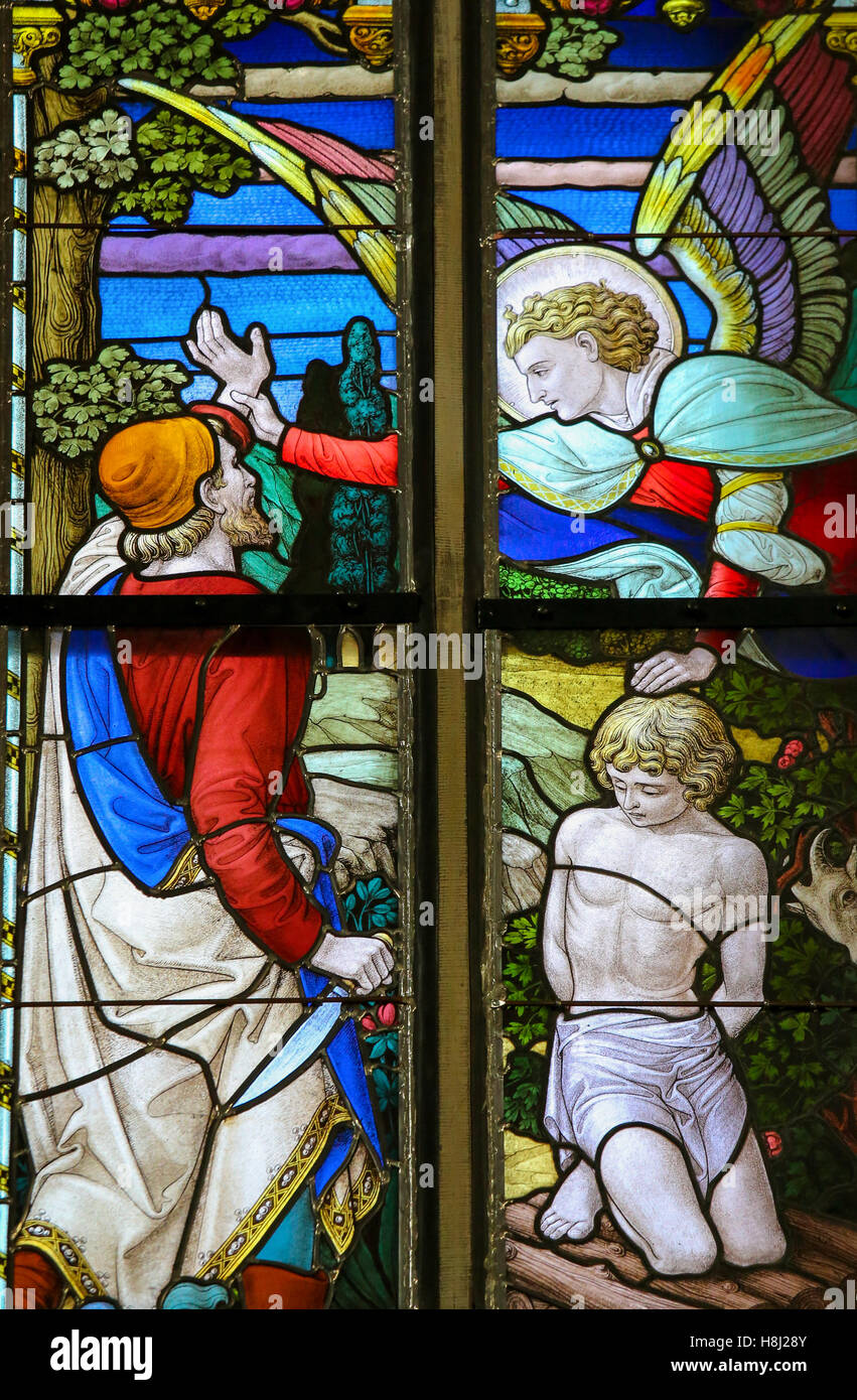 Glasmalerei-Fenster Darstellung Abraham und die Bindung des Isaak auf Einfassung Moriah in der Kathedrale von Saint Rumbold in Mechelen Stockfoto