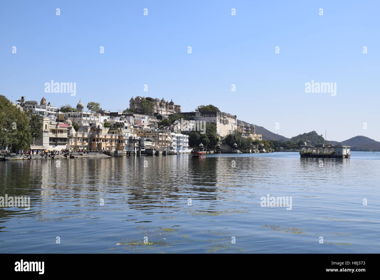 Blick auf Udaipur und Pichola-See in Udaipur, Rajasthan, Indien Stockfoto