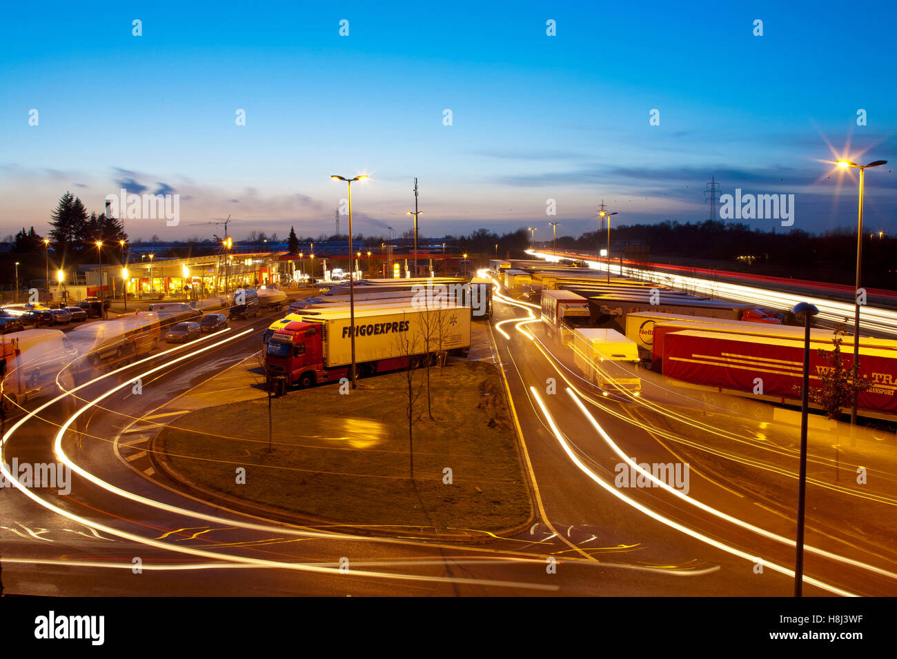Deutschland, Ruhr Gebiet, Bottrop, Autobahn station an der Autobahn A2 in Richtung Hannover, Truck Stop. Stockfoto