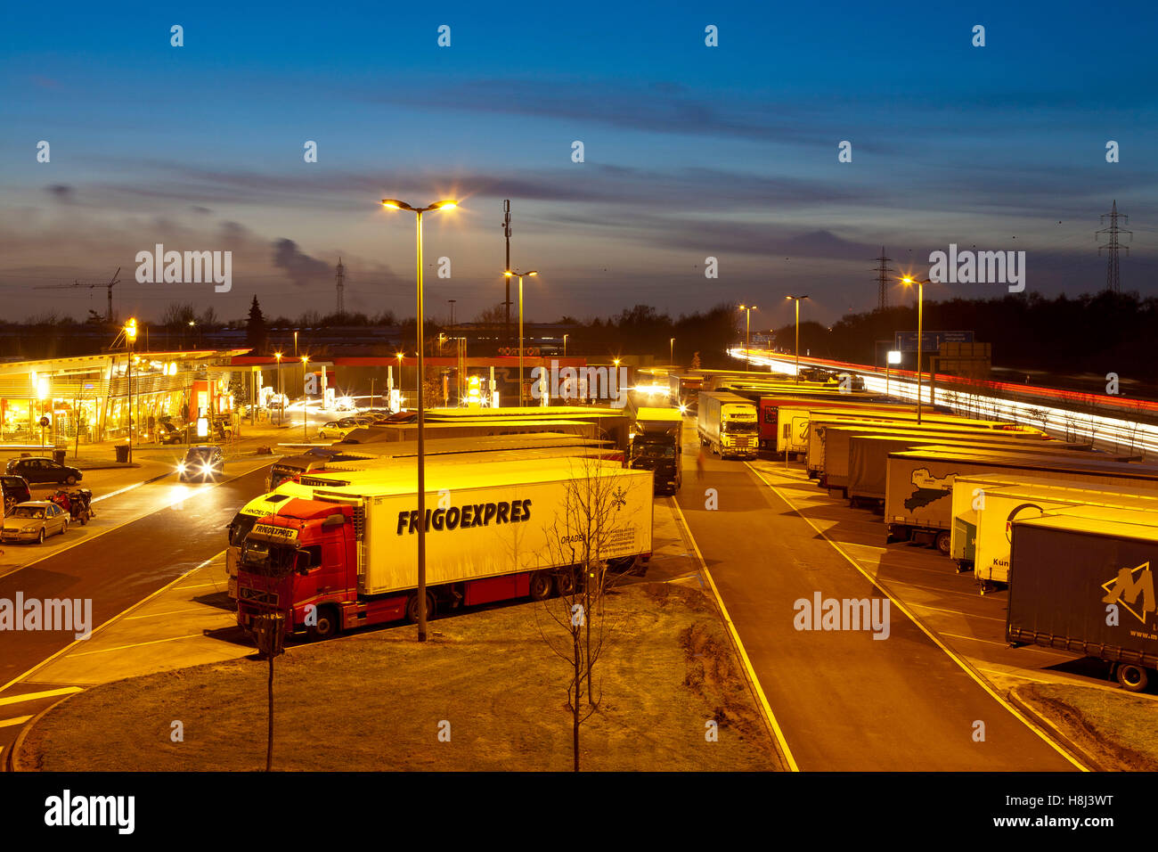 Deutschland, Ruhr Gebiet, Bottrop, Autobahn station an der Autobahn A2 in Richtung Hannover, Truck Stop. Stockfoto