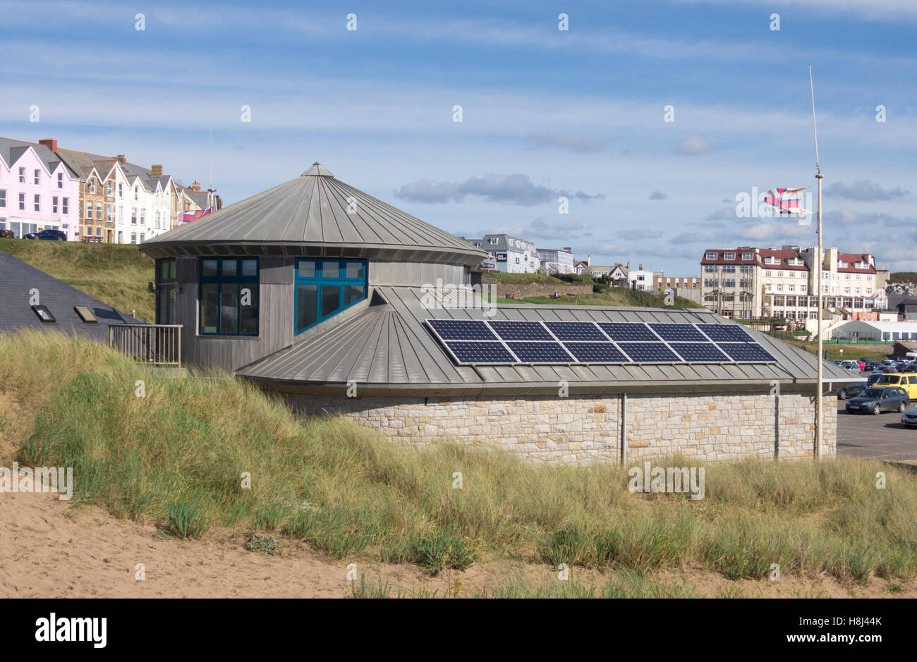 Bude Rettungsstation & Shop, Summerleaze Beach, Bude, North Cornwall, England, UK Stockfoto