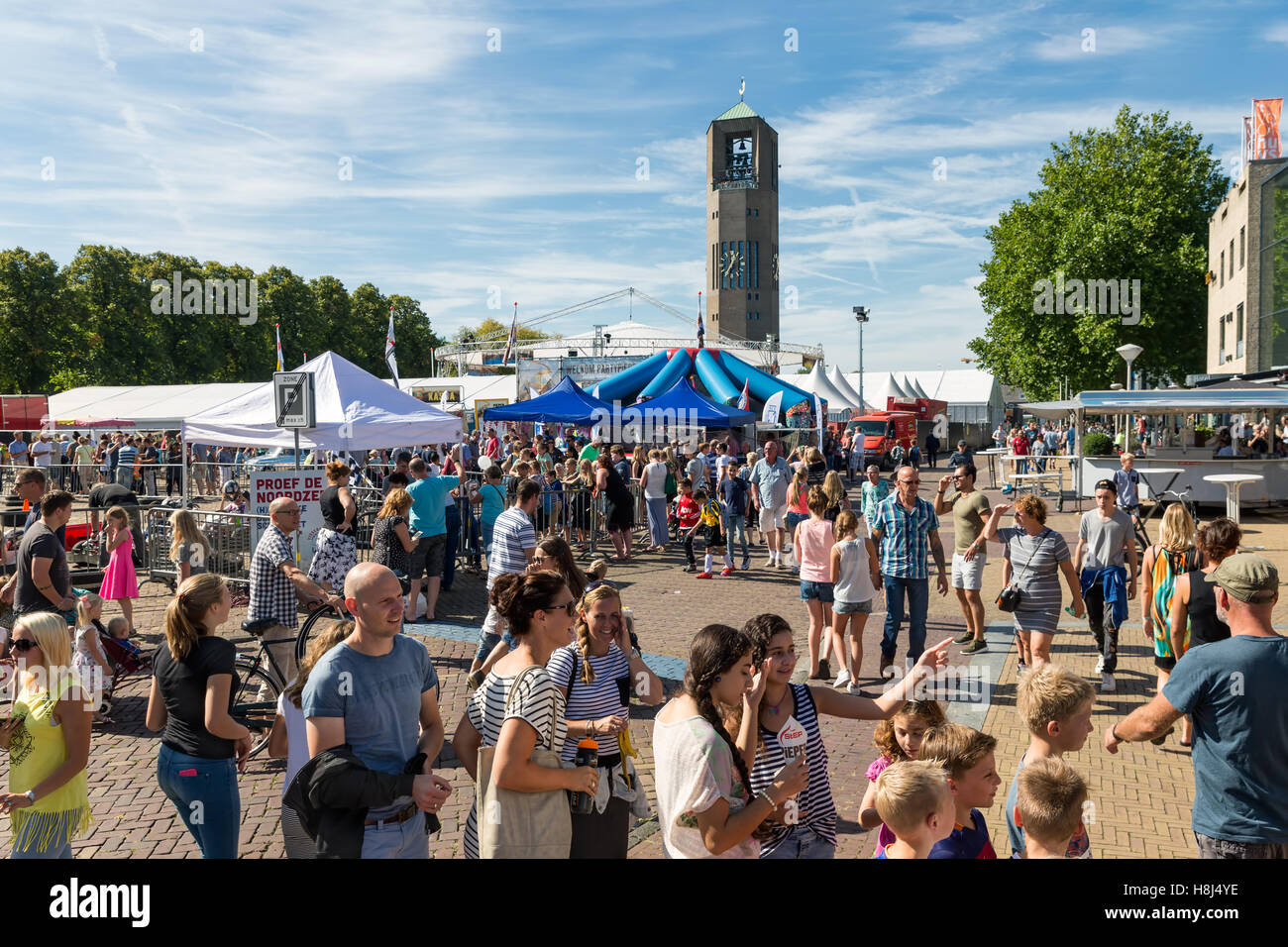 Besucher bei einem landwirtschaftlichen Kartoffel-Festival in Emmeloord, Capitial Stadt von Noordoostpolder, Niederlande Stockfoto