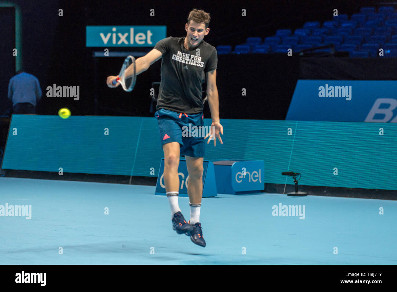 London, UK. 12. November 2016. Dominic Thiem (AUT), Marin Cilic (CRO), Gael Monfils (FRA), Stanislas Wawrinka (SWI) und Bob und Mike Bryan (USA) haben Praxis in einer leeren O2 Arena am Vortag das ATP-Finale starten. © Alberto Pezzali/Pacific Press/Alamy Live-Nachrichten Stockfoto