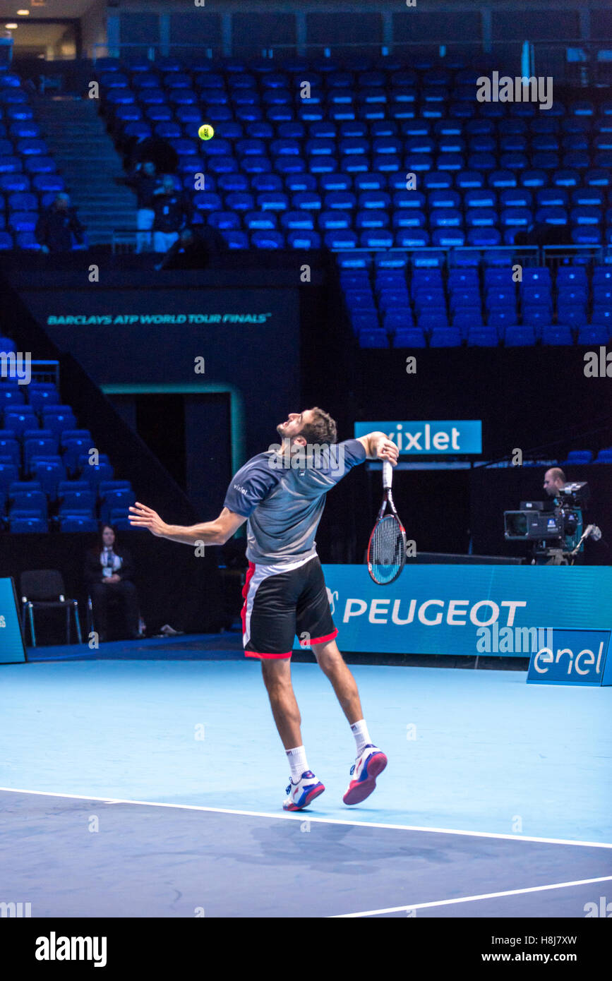 London, UK. 12. November 2016. Dominic Thiem (AUT), Marin Cilic (CRO), Gael Monfils (FRA), Stanislas Wawrinka (SWI) und Bob und Mike Bryan (USA) haben Praxis in einer leeren O2 Arena am Vortag das ATP-Finale starten. © Alberto Pezzali/Pacific Press/Alamy Live-Nachrichten Stockfoto