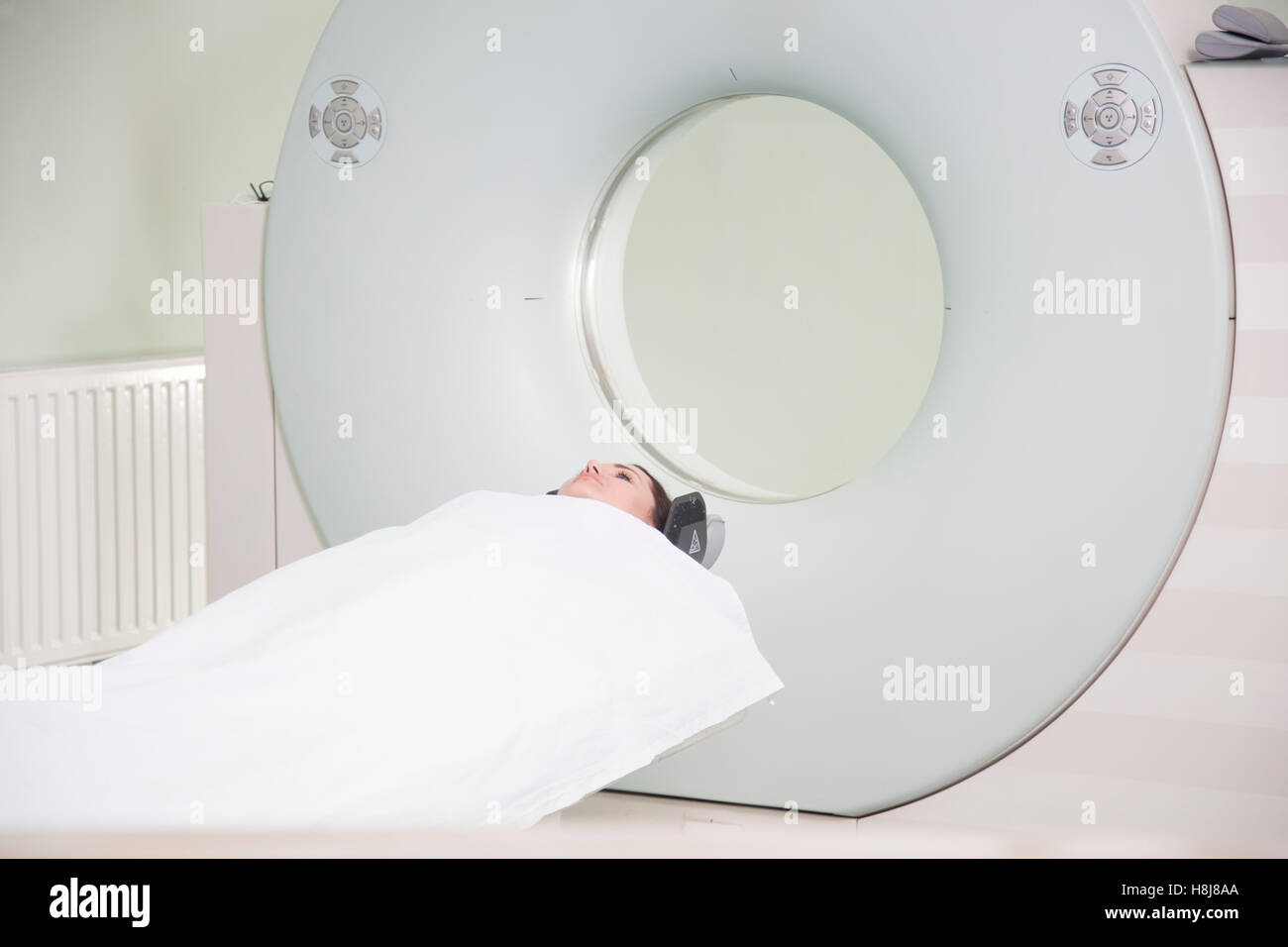 Eine anspruchsvolle MRT im Krankenhaus. Stockfoto