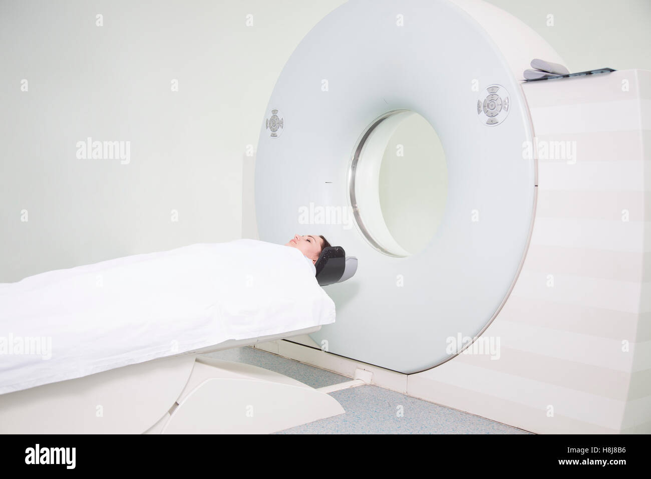 Eine anspruchsvolle MRT im Krankenhaus. Stockfoto