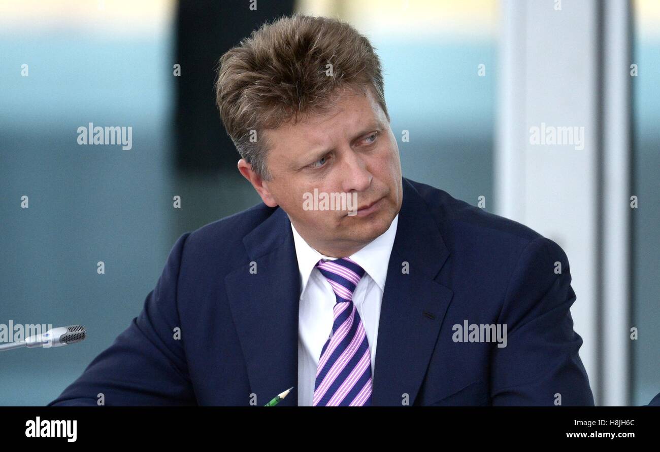 Russischen Verkehrsminister Maxim Sokolov vor der Zustand-Rat-Präsidiums-Sitzung auf die Entwicklung von Binnenwasserstraßen 15. August 2016 in Wolgograd, Russland. Stockfoto