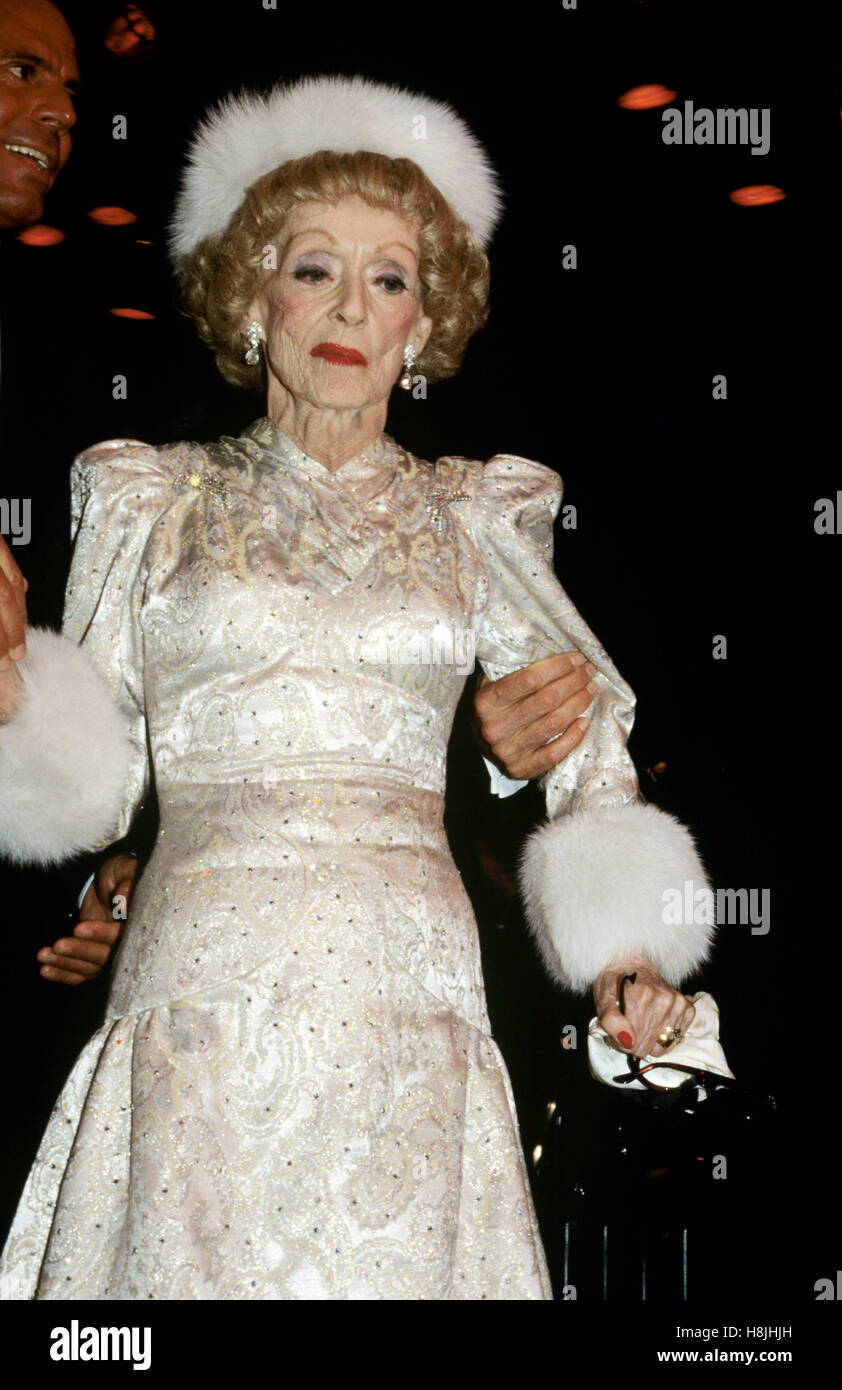 Bette Davis im Januar 1989. © RTMcbride / MediaPunch Stockfoto