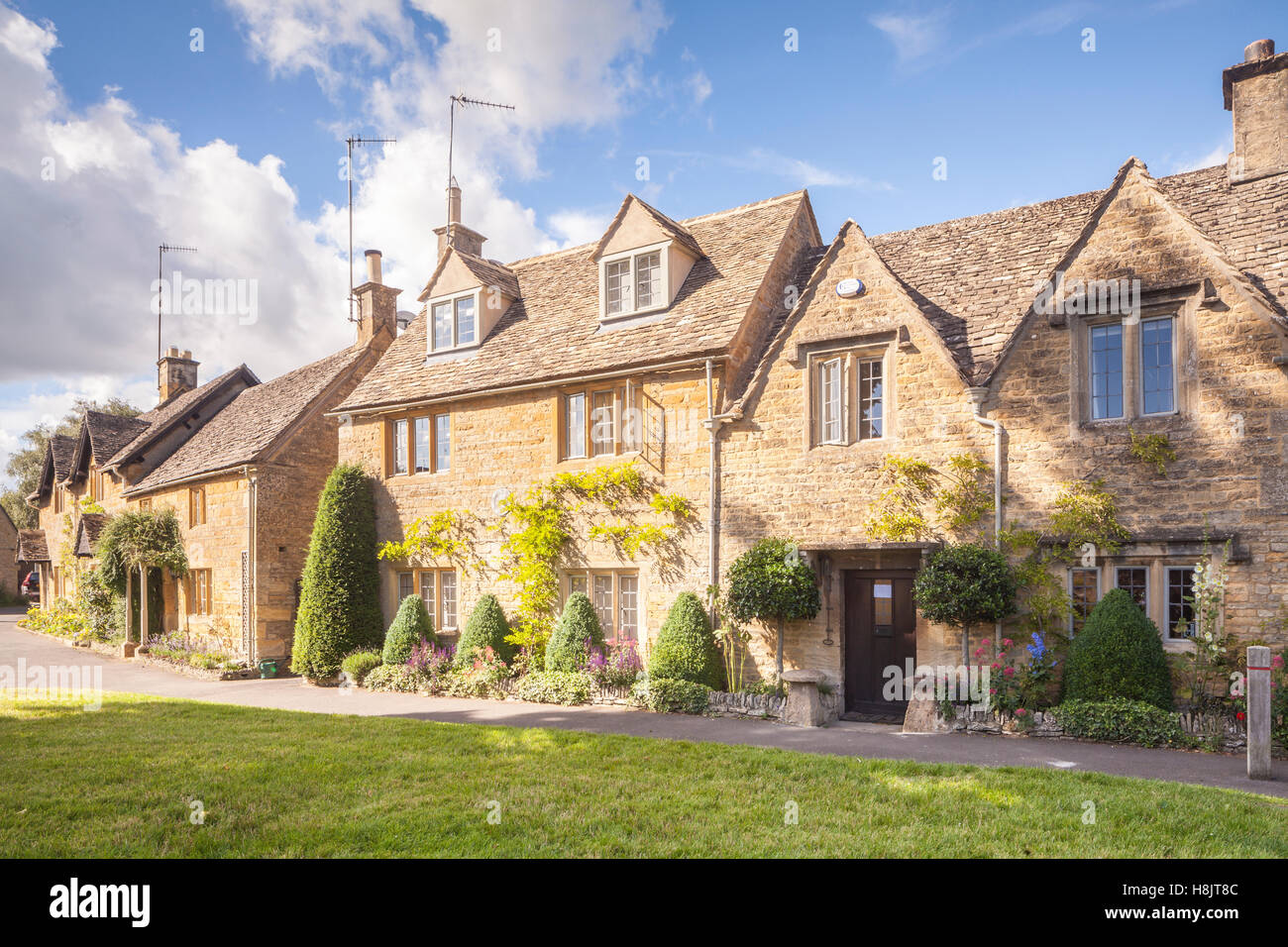 Typisches Cotswolds Steinhäuser in Lower Slaughter. Stockfoto