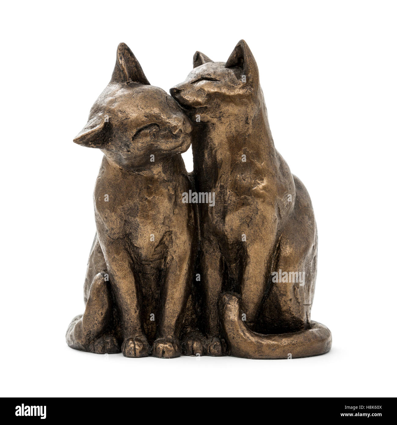 "Yum Yum und Freund" (S052) Bronze-Skulptur von zwei Katzen von Fritz Sculpture (Blue Poppy Art Ltd), Malmesbury, England. Stockfoto