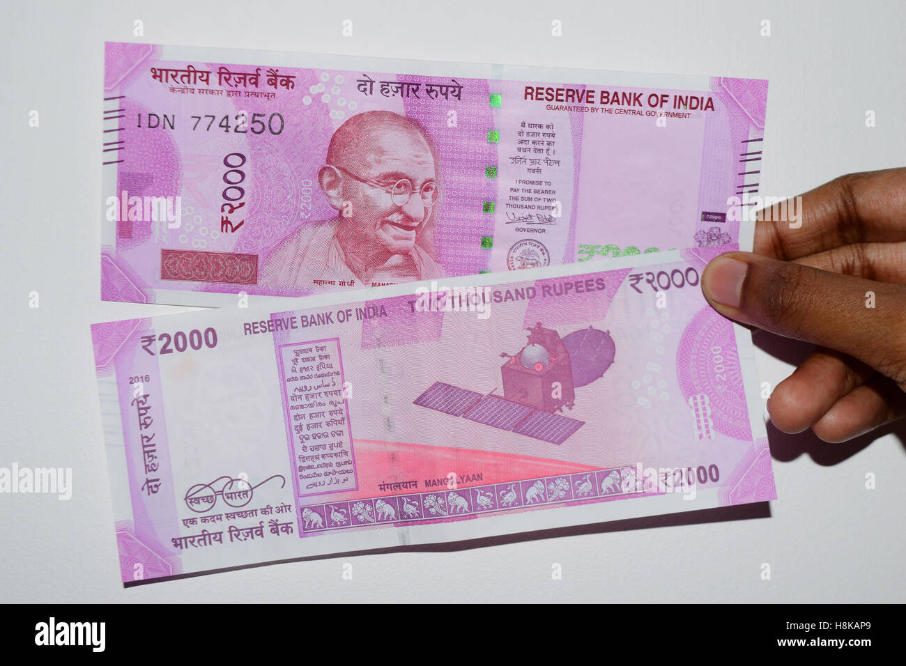 2000 Rupien indische Banknoten Geld Vorder- und Rückseite Stockfoto