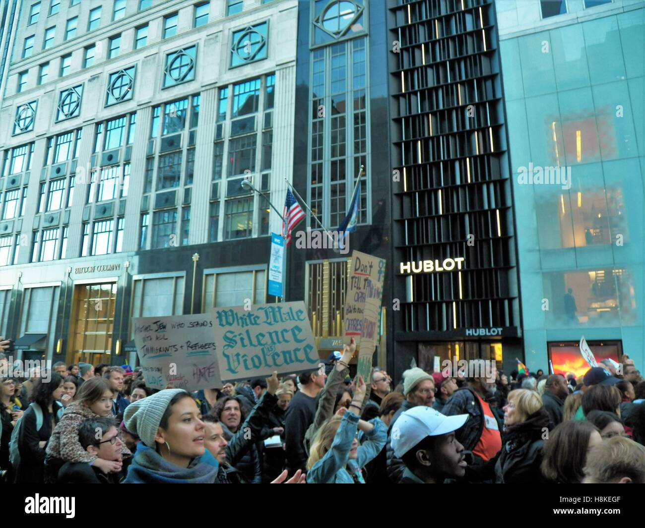 New York, New York, USA. 13. November 2016. New York City Anti-Trump Protest im 5. Tag Credit: Mark Apollo/Alamy Live News Stockfoto