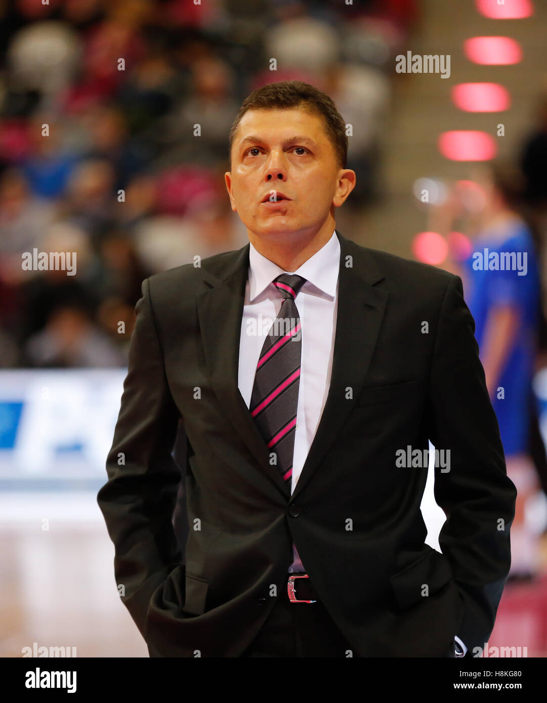 Basketball, Bundesliga, Spieltag 9, Telekom Baskets Bonn Vs Basketball Loewen Braunschweig, Telekom Dome Bonn, Deutschland, 13.11.2016: Headcoach Predrag Krunic (Bonn).            Bildnachweis: Jürgen Schwarz/Alamy Live-Nachrichten Stockfoto