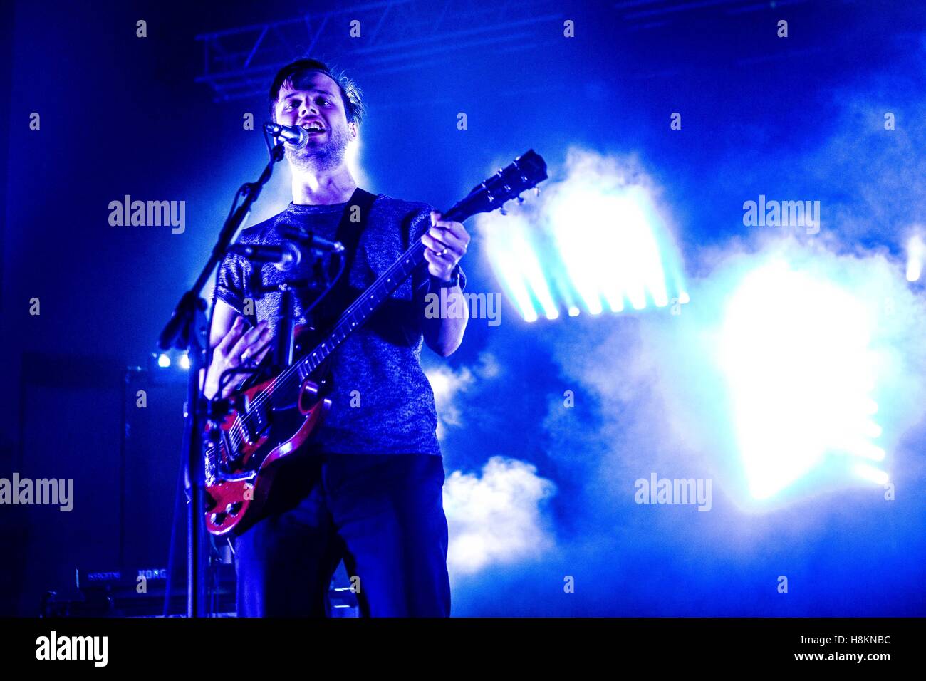 Mailand, Italien. 14. November 2016. Britische Post-Punk-Band White Lies führt live auf Fabrique in Mailand, Italien, am 14. November 2016 Credit: Mairo Cinquetti/Alamy Live News Stockfoto