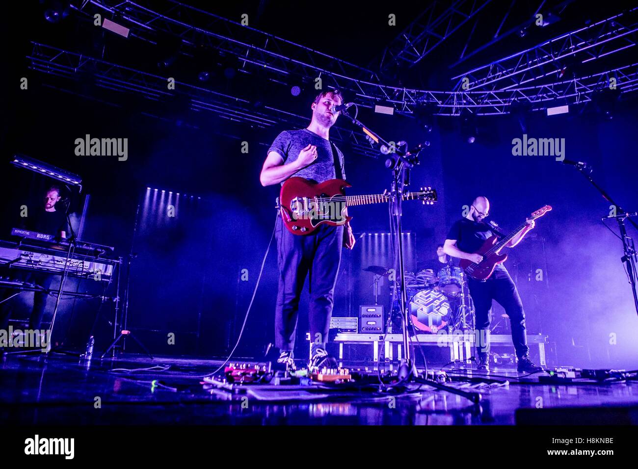 Mailand, Italien. 14. November 2016. Britische Post-Punk-Band White Lies führt live auf Fabrique in Mailand, Italien, am 14. November 2016 Credit: Mairo Cinquetti/Alamy Live News Stockfoto