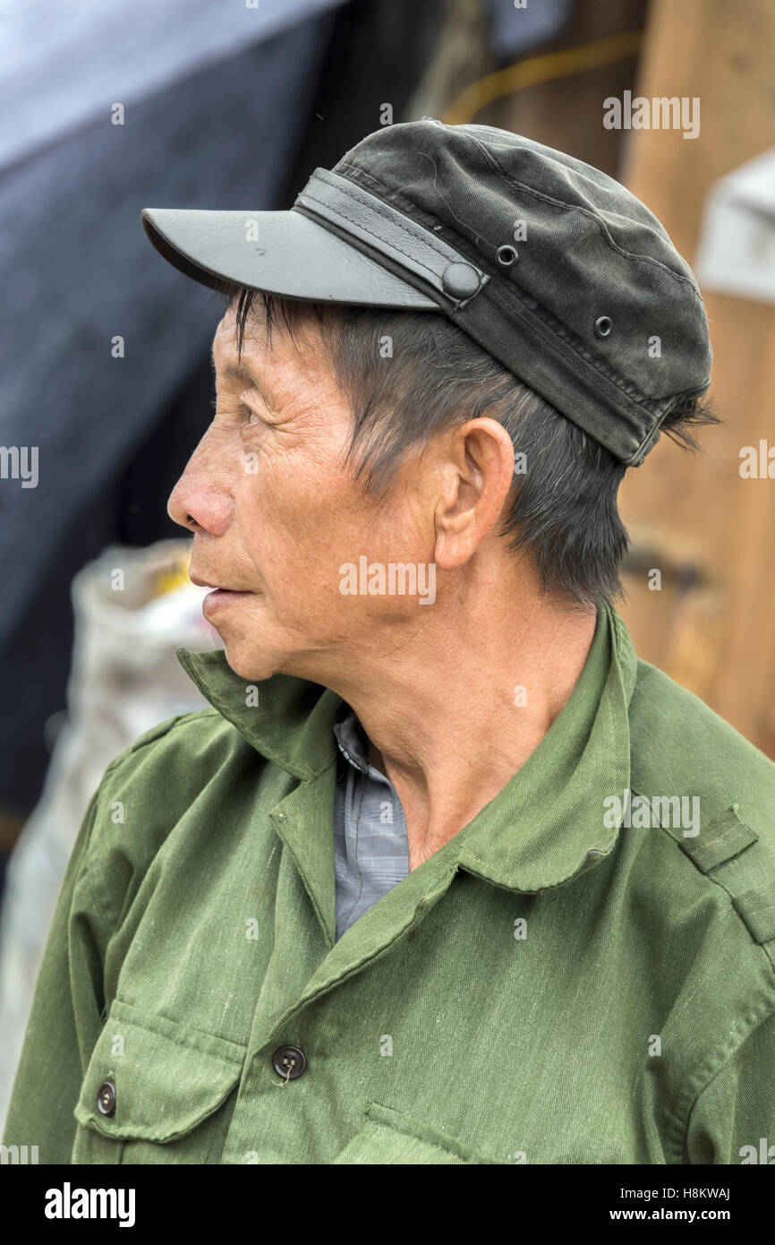 Porträt eines Mannes auf dem Coc Ly Markt in der Nähe von Sa Pa, Nord-Vietnam Stockfoto