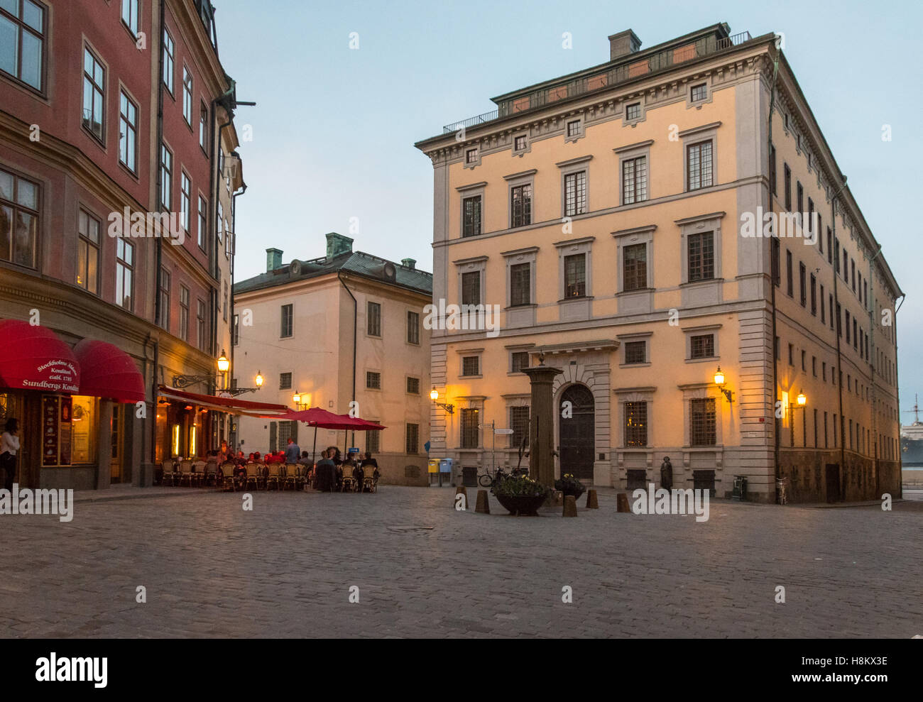 Stockholm, Schweden - einer Seitenstraße in Gamla Stan, der Altstadt genannt ist eines der größten und am besten erhaltenen mittelalterlichen Stockfoto