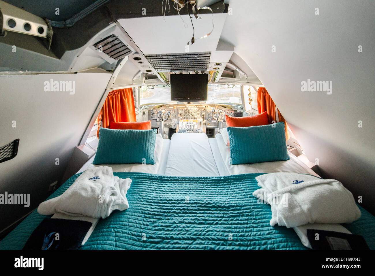Stockholm Arlanda, Schweden - das Cockpit Zimmer auf das Jumbo Stay (Jumbohostel), ein Hostel, das ist eine umgebaute Boeing 747 Flugzeug. Stockfoto