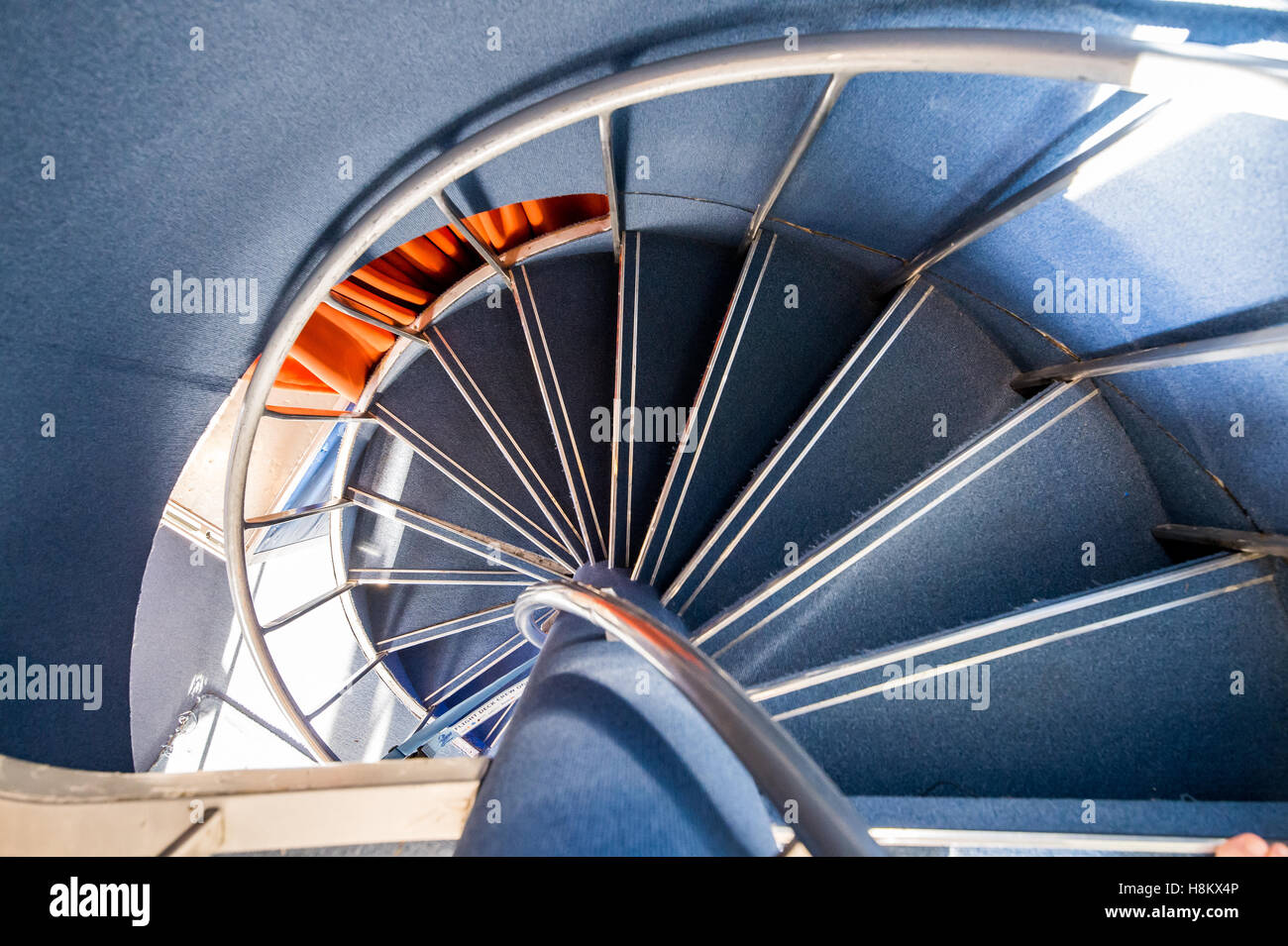 Stockholm Arlanda, Schweden - eine singende Treppe im Inneren das Jumbo Stay (Jumbohostel), ein Hostel, das ist eine umgebaute Boeing 747-Ki Stockfoto