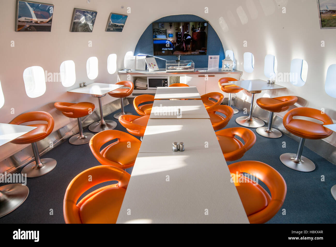 Stockholm Arlanda, Schweden - der Lounge-Bereich im Inneren das Jumbo Stay (Jumbohostel), ein Hostel, das ist eine umgebaute Boeing 747 Fluglin Stockfoto