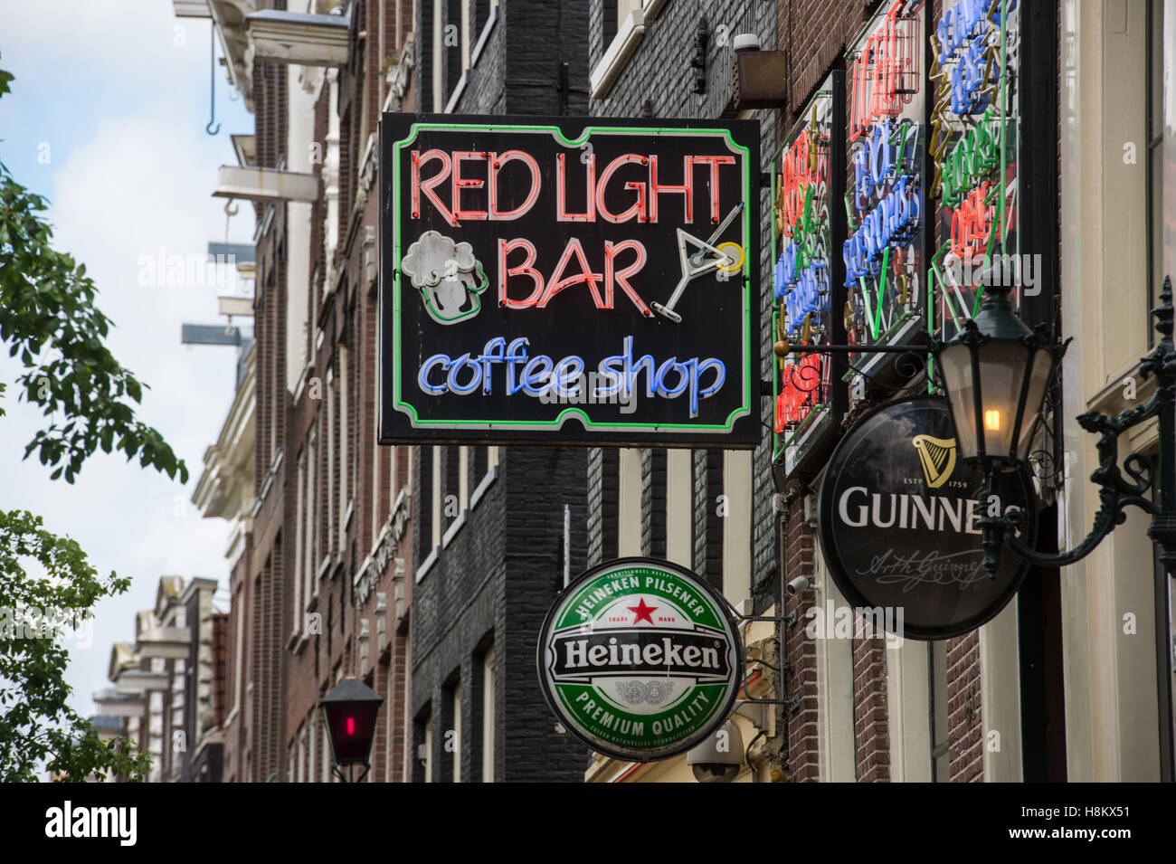 Amsterdam, Niederlande-Neon-Schild für das Rotlicht-Bar-Café befindet sich in der Red Light District. Stockfoto